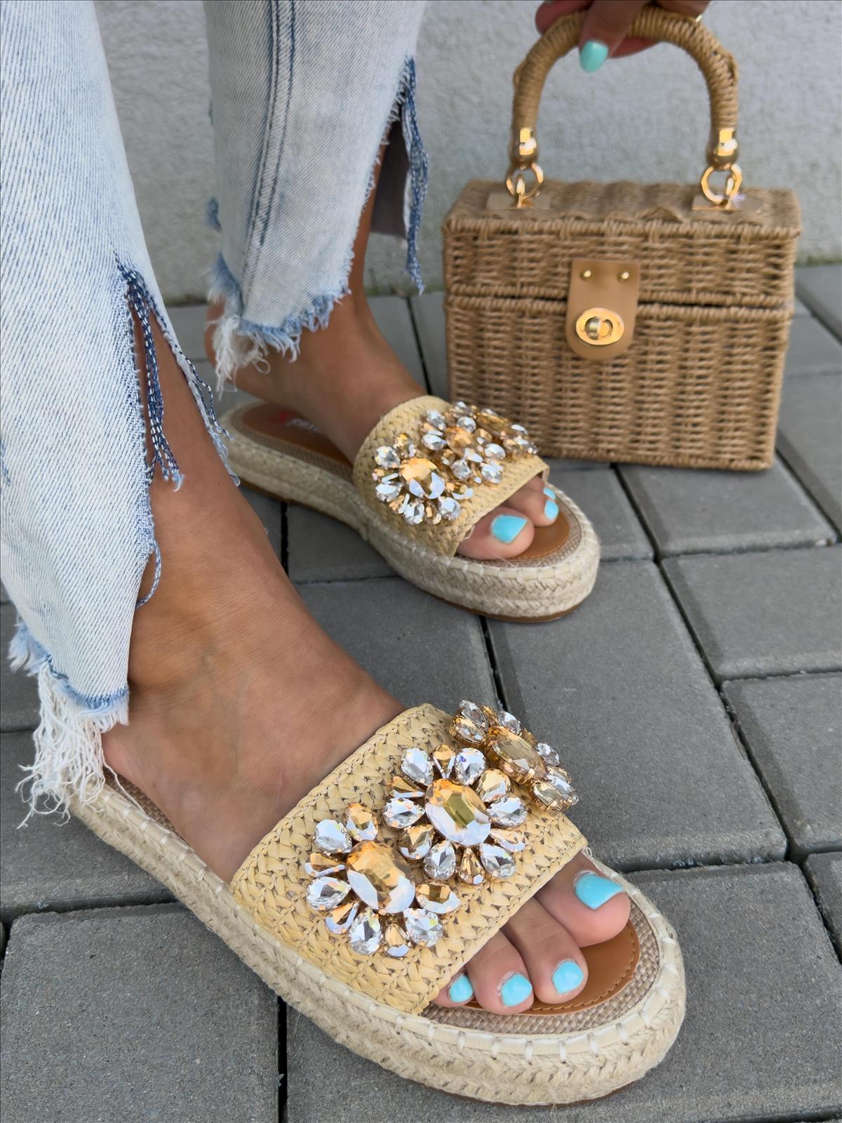 efashion s.r.o. - DOB;Accesoires;Schuhe;Young Fashion - Medvedov