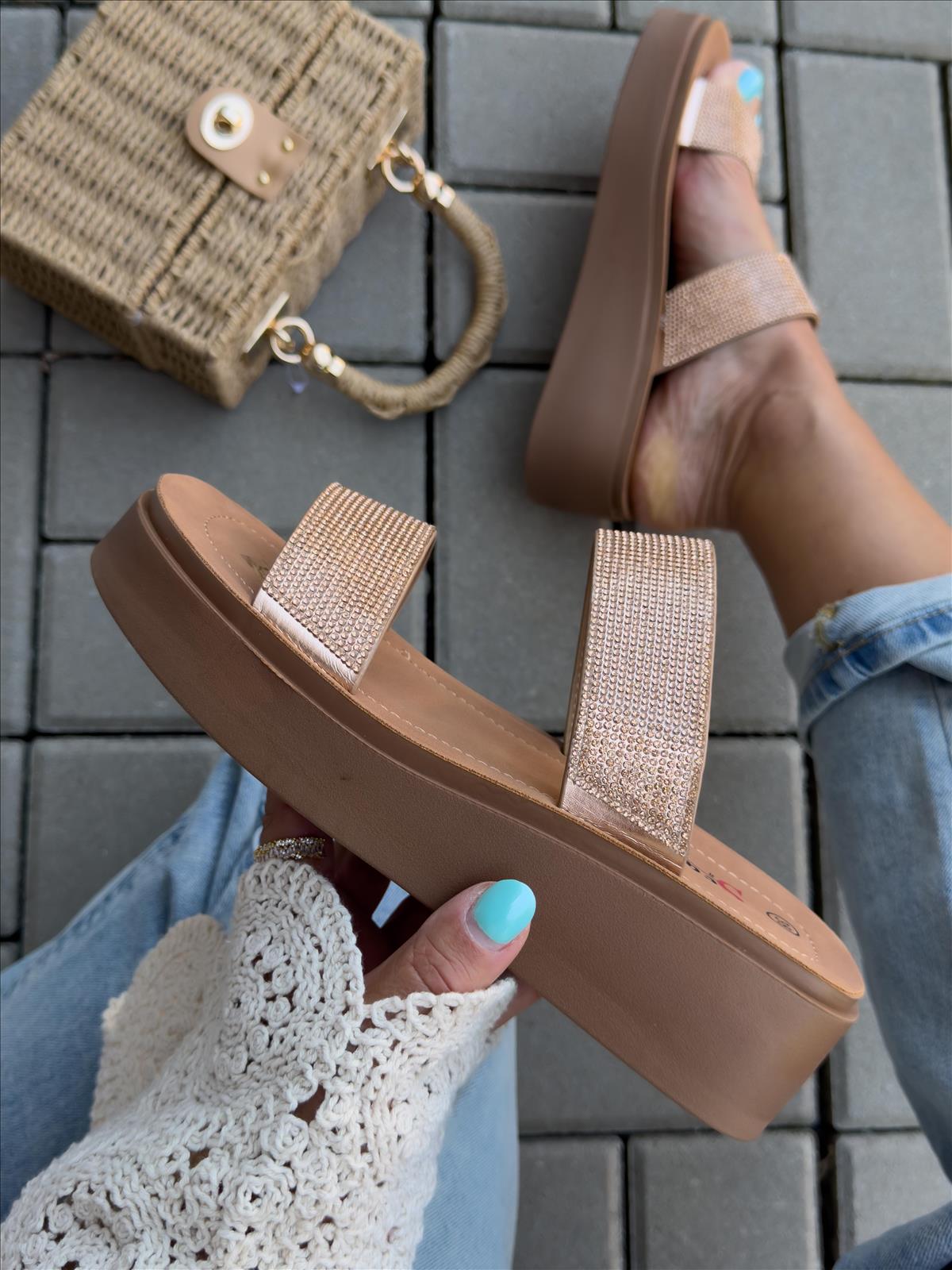 efashion s.r.o. - DOB;Accesoires;Schuhe;Young Fashion - Medvedov