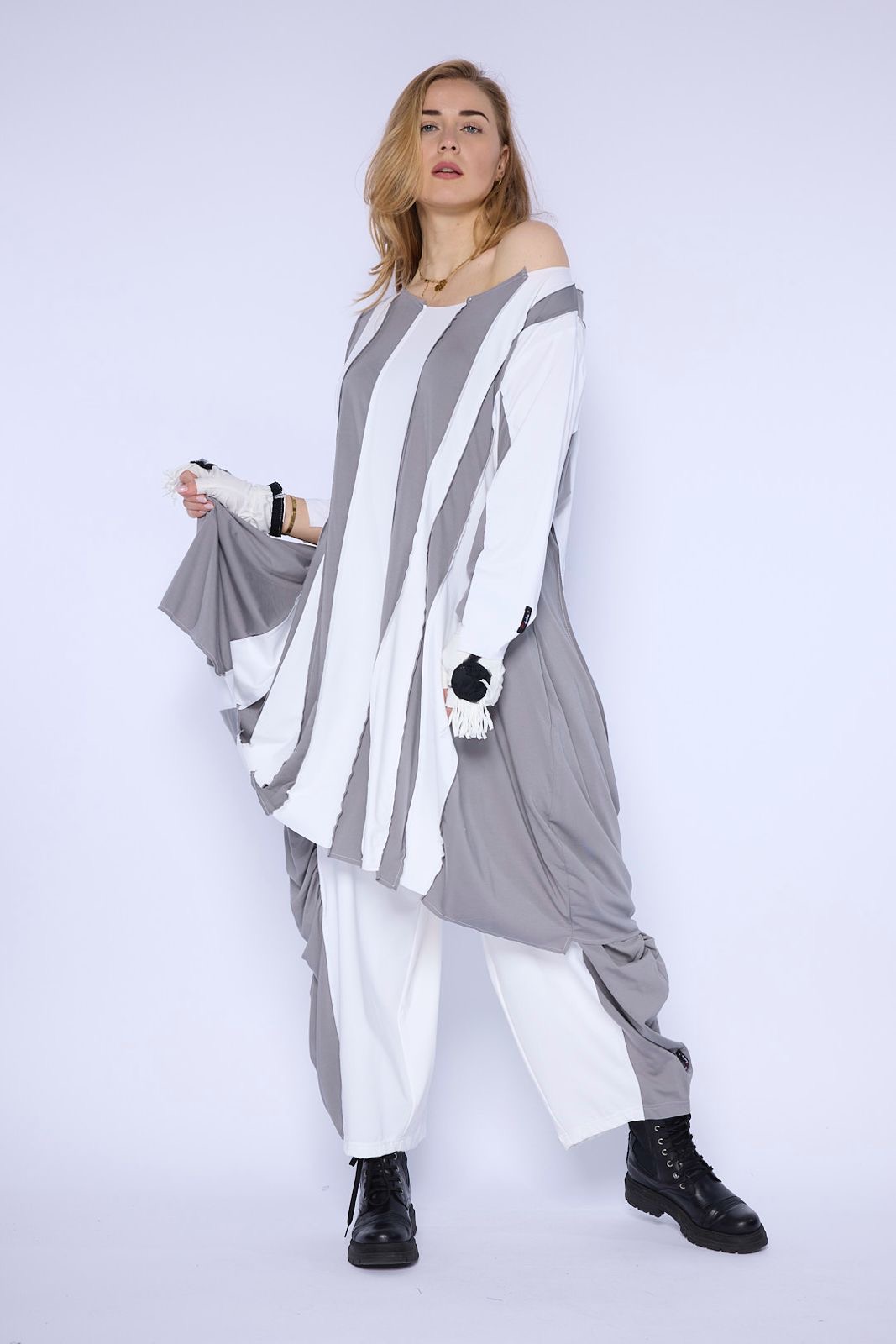 Chalona GmbH - DOB, Accessoires, Große Größen - Jacken, Kleider, Hosen, Blusen, Mäntel, Tuniken, Röcke, Pullover