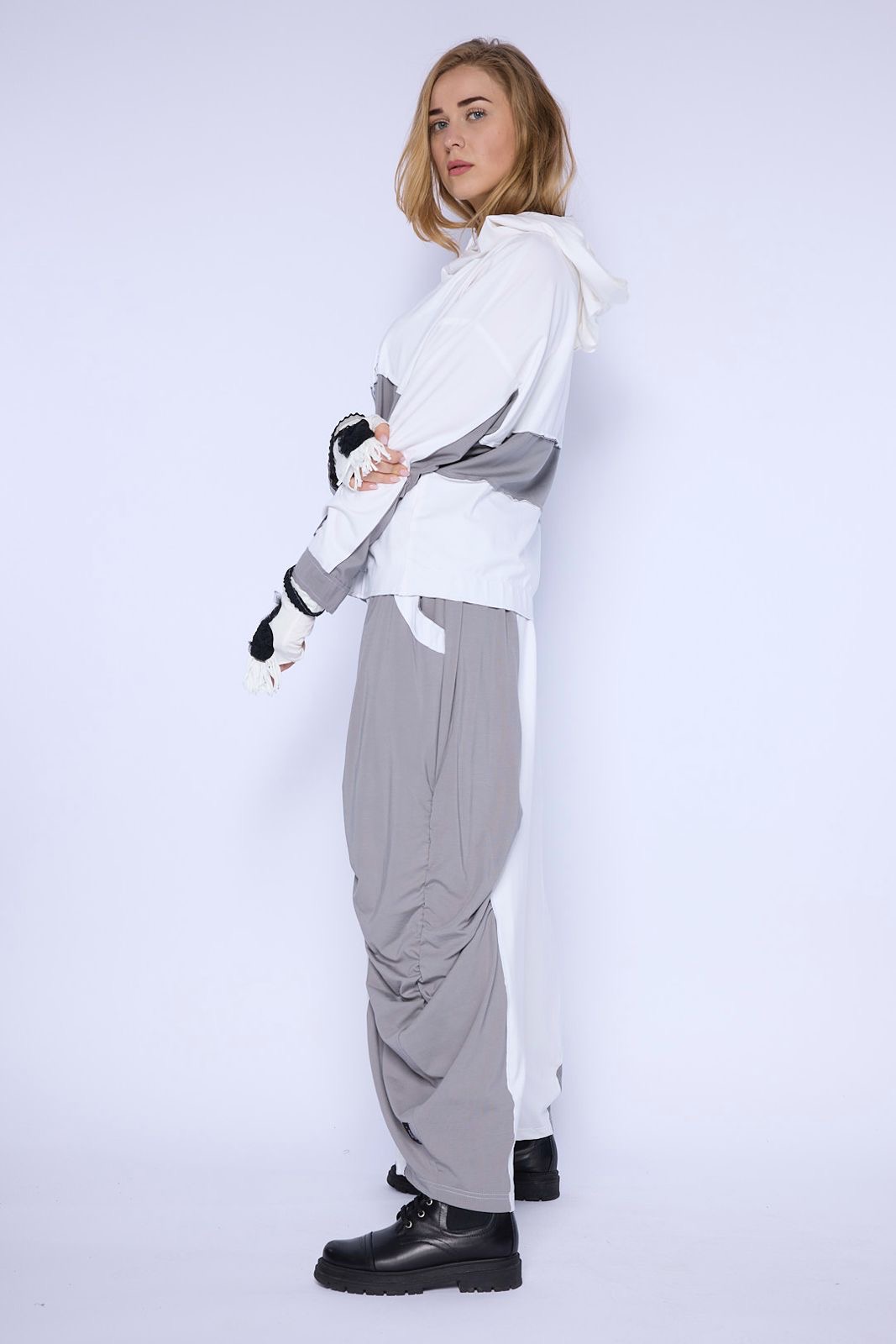 Chalona GmbH - DOB, Accessoires, Große Größen - Jacken, Kleider, Hosen, Blusen, Mäntel, Tuniken, Röcke, Pullover