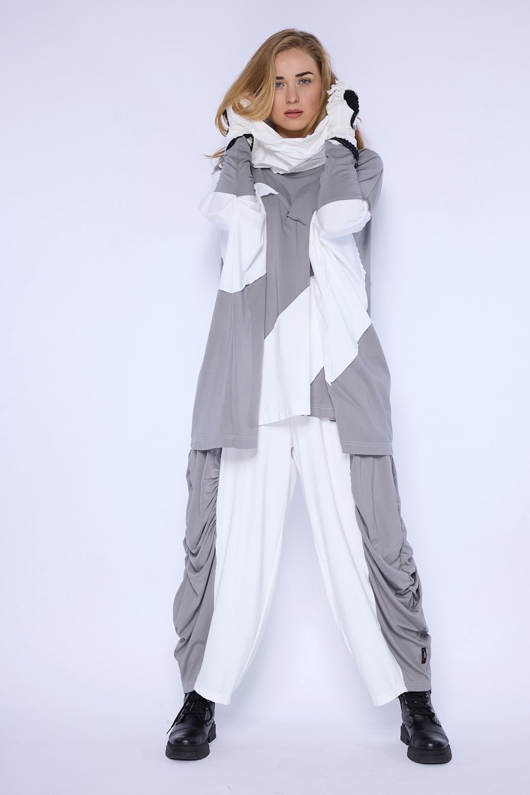 Chalona GmbH - DOB, Accessoires, Große Größen - Jacken, Kleider, Hosen, Blusen, Mäntel, Tuniken, Röcke, Pullover