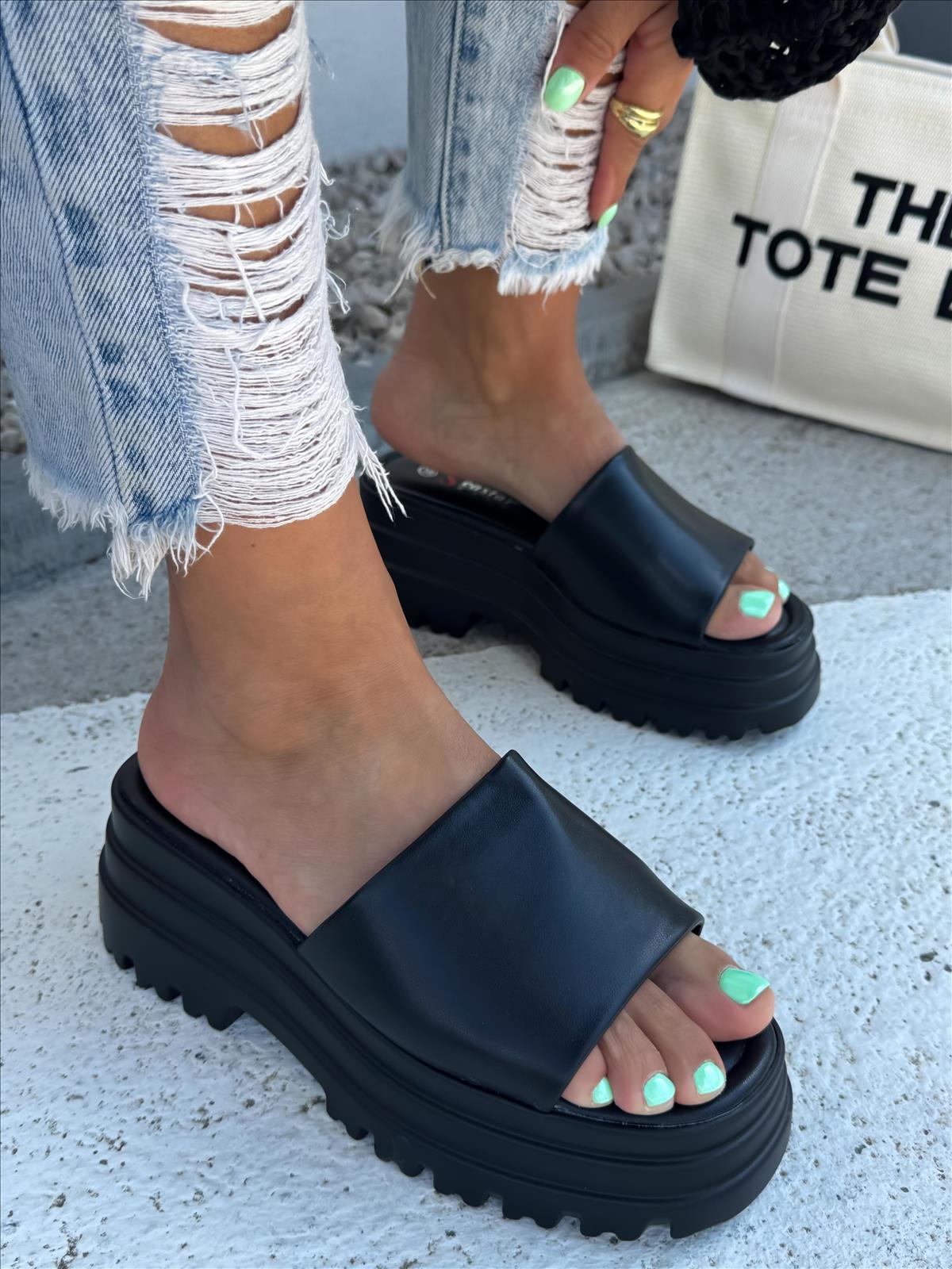 efashion s.r.o. - DOB;Accesoires;Schuhe;Young Fashion - Medvedov