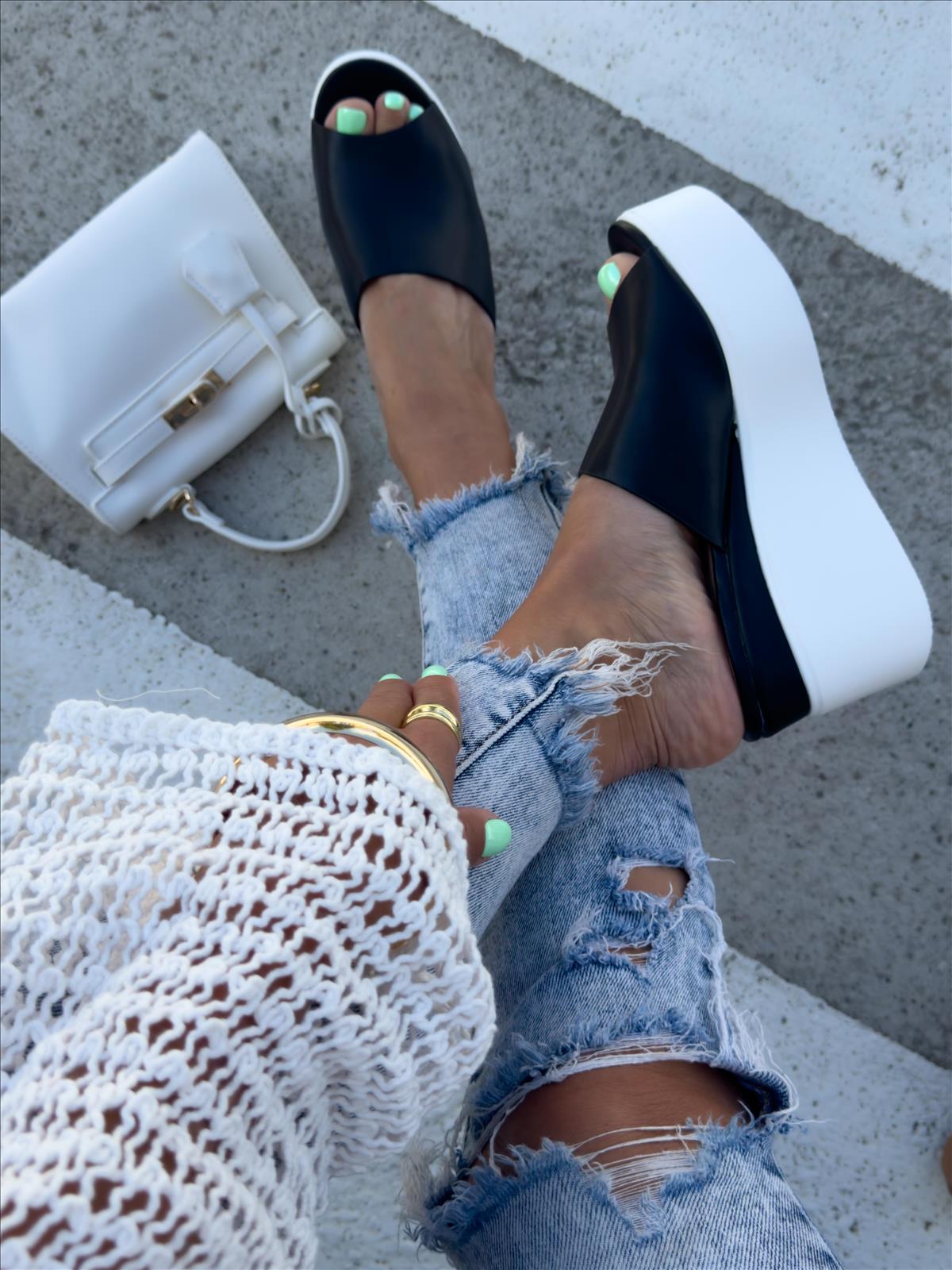 efashion s.r.o. - DOB;Accesoires;Schuhe;Young Fashion - Medvedov