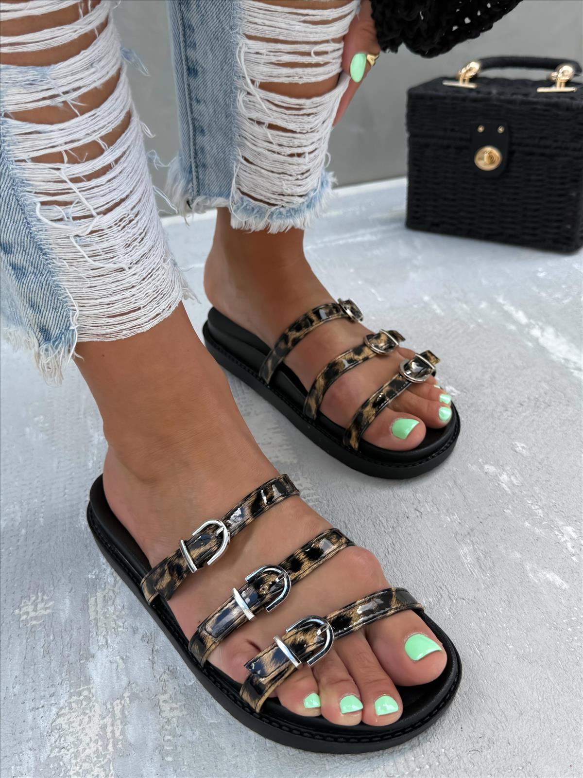 efashion s.r.o. - DOB;Accesoires;Schuhe;Young Fashion - Medvedov