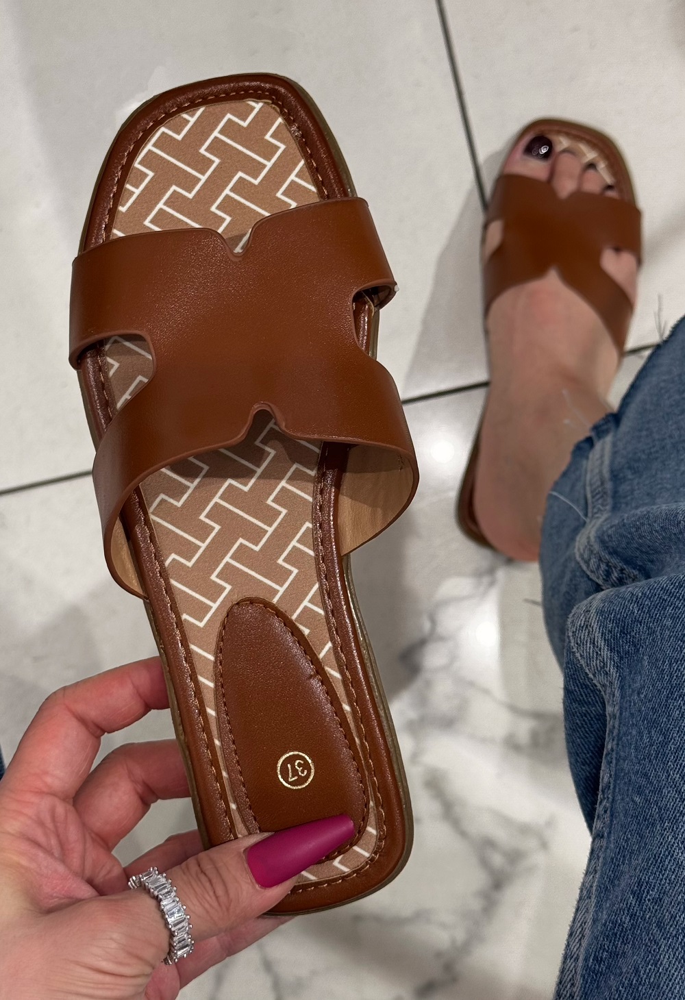 Lujah Shoes (Schuhgrosshandel)