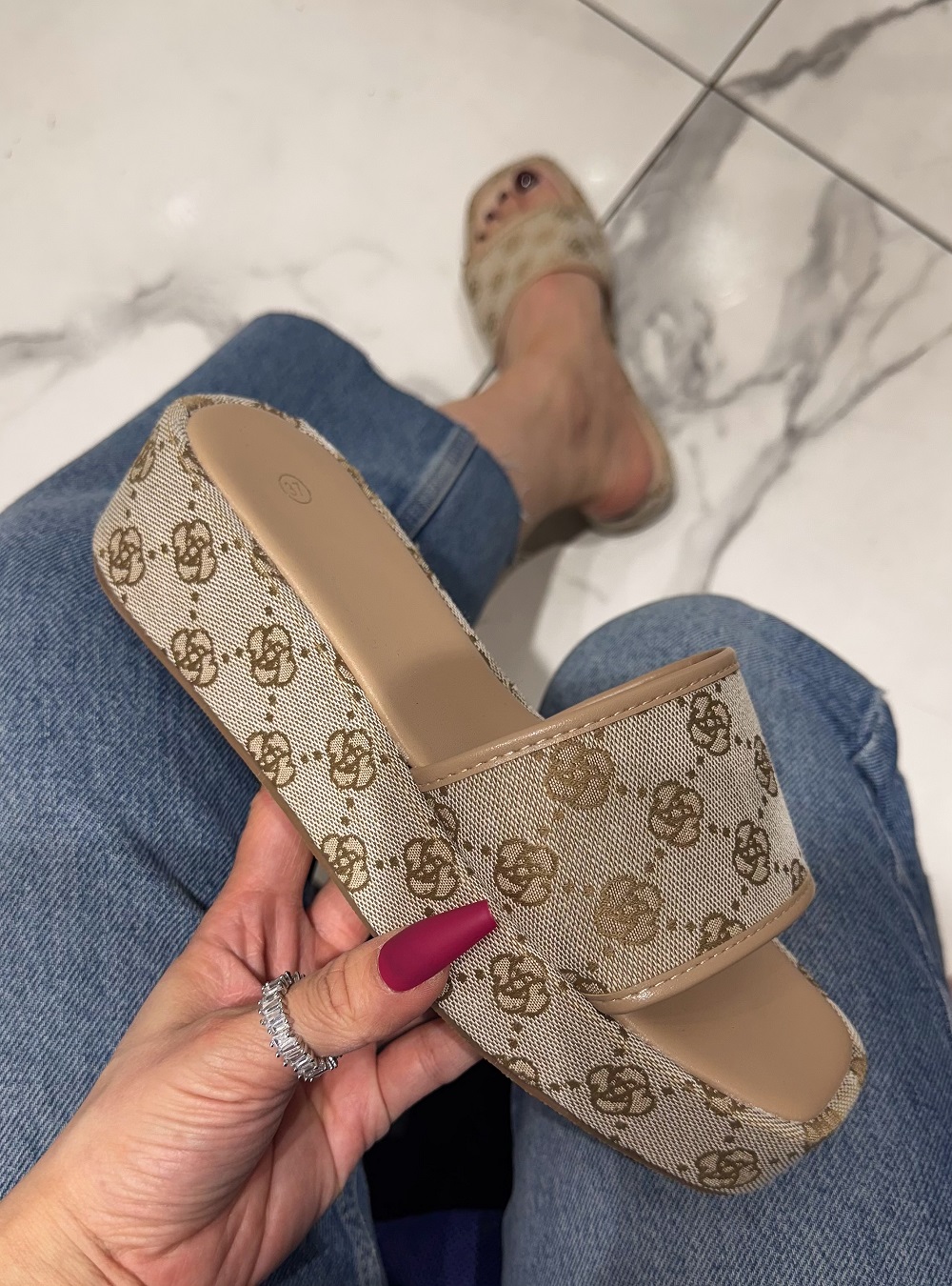 Lujah Shoes (Schuhgrosshandel)