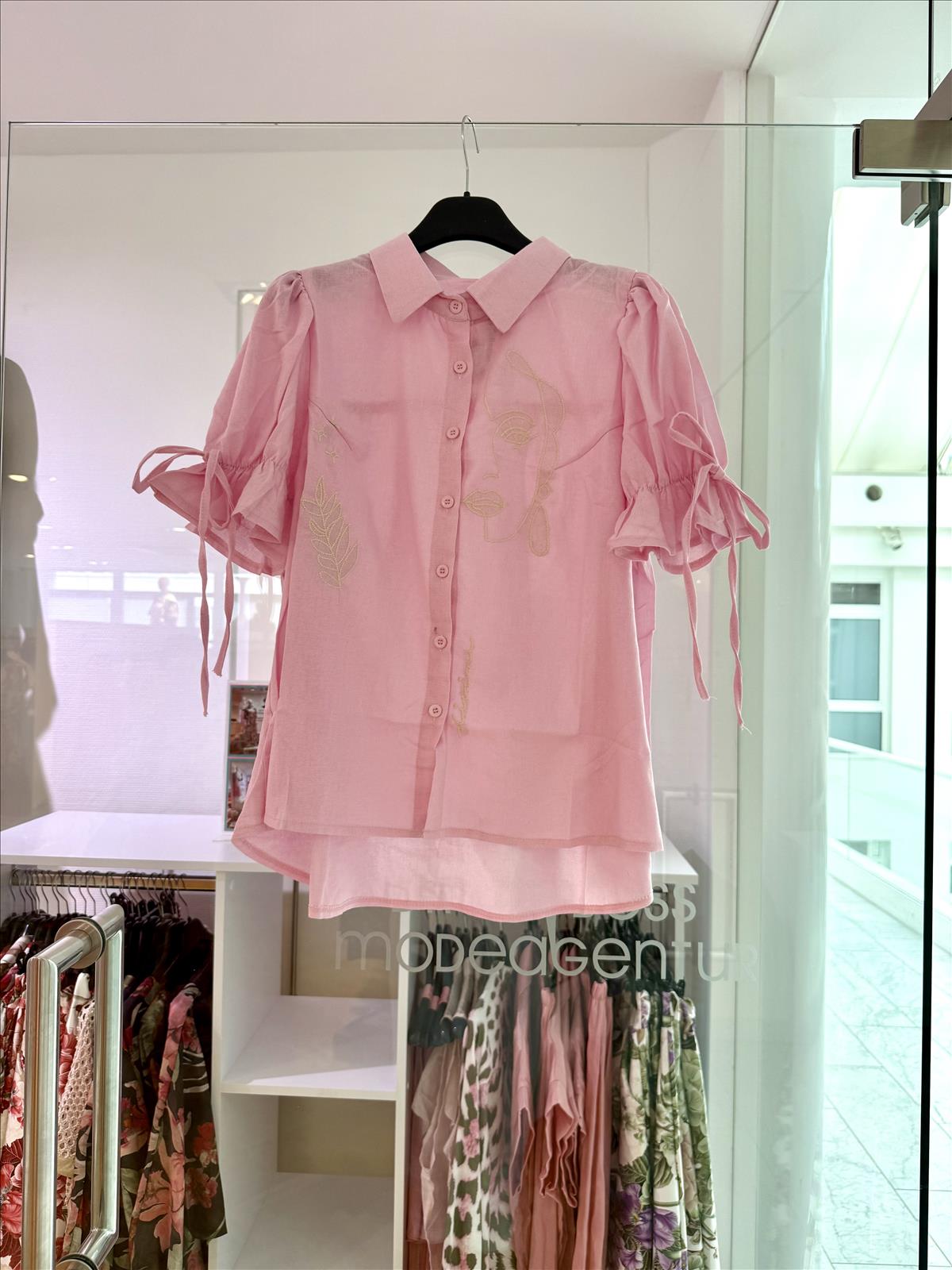 Modeagentur Ditta Boss e. K. - Damenbekleidung