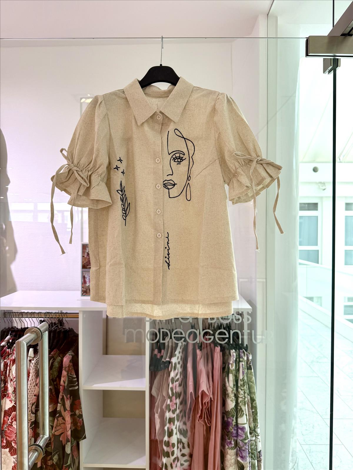 Modeagentur Ditta Boss e. K. - Damenbekleidung