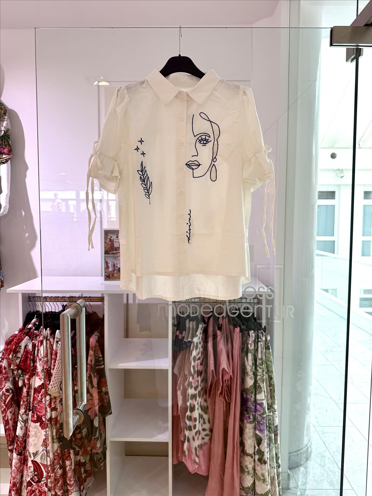 Modeagentur Ditta Boss e. K. - Damenbekleidung
