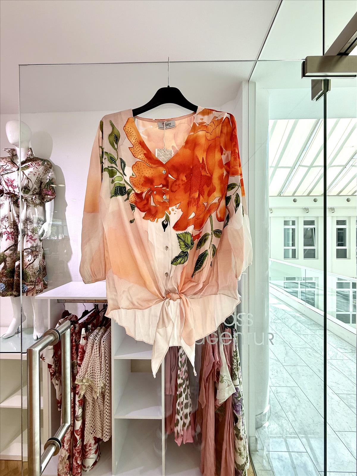 Modeagentur Ditta Boss e. K. - Damenbekleidung
