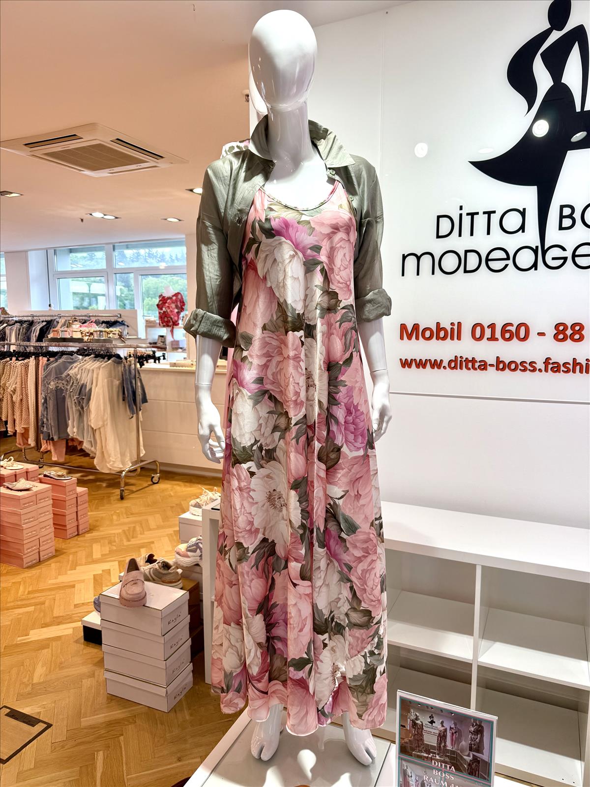Modeagentur Ditta Boss e. K. - Damenbekleidung