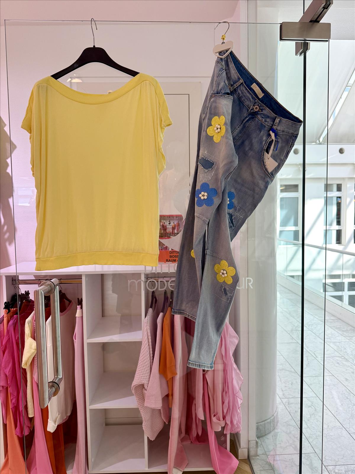 Modeagentur Ditta Boss e. K. - Damenbekleidung