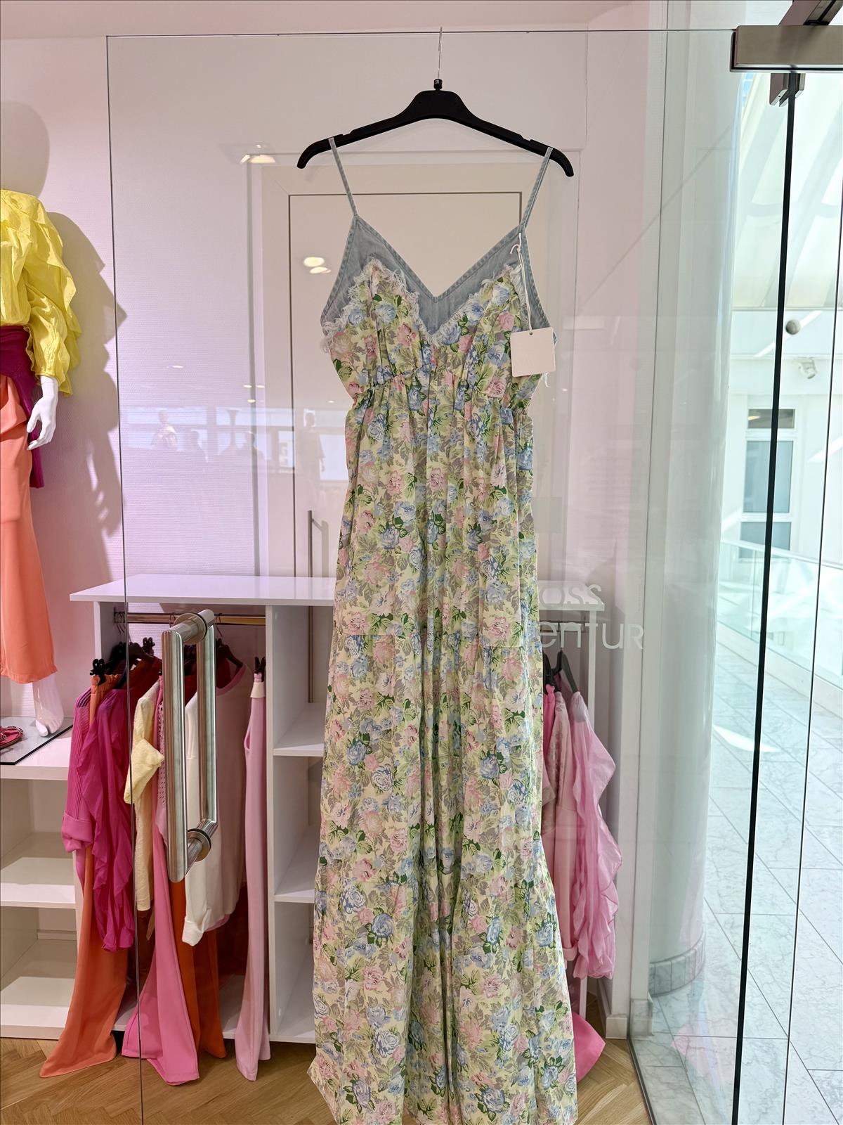 Modeagentur Ditta Boss e. K. - Damenbekleidung