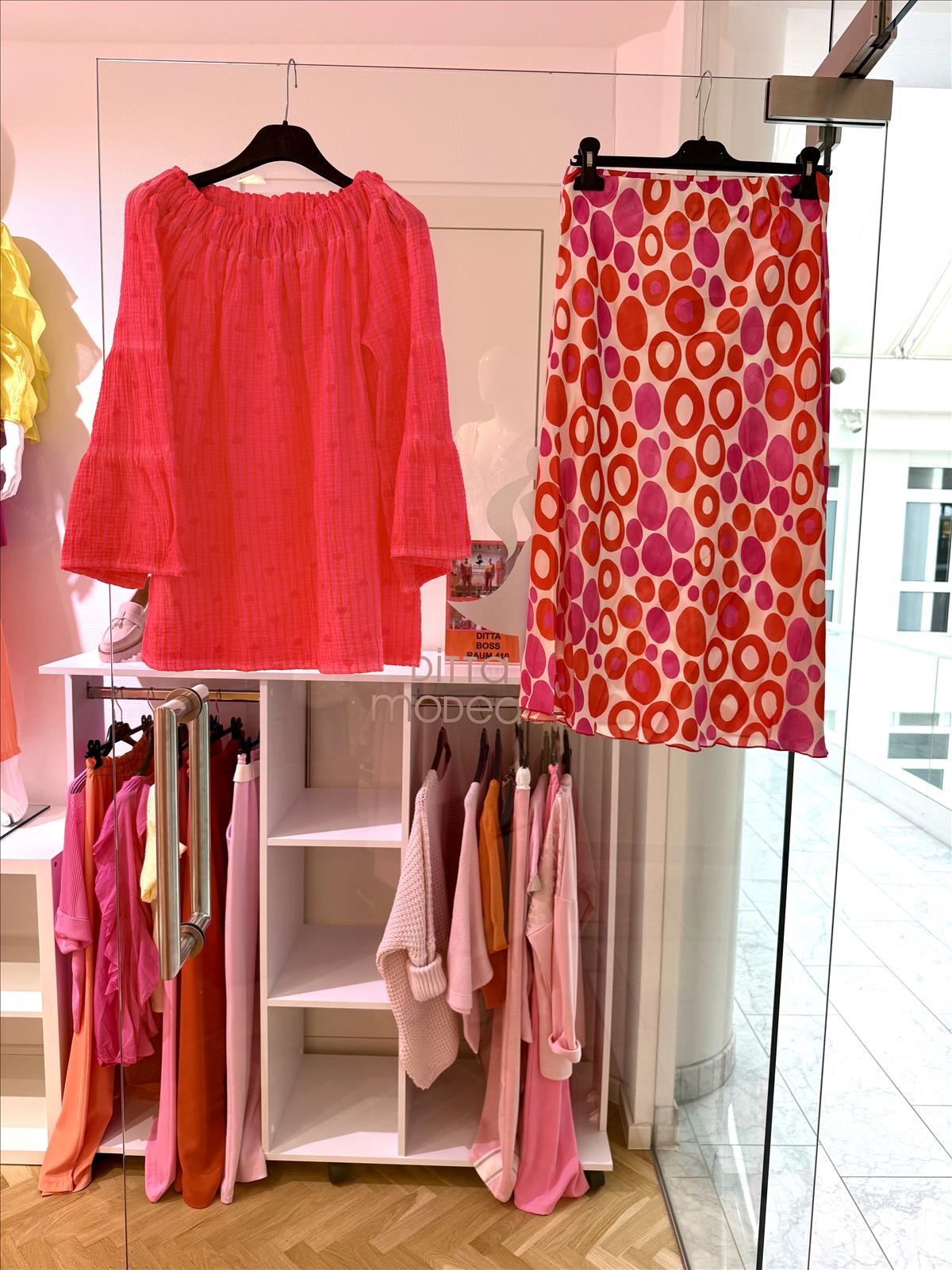 Modeagentur Ditta Boss e. K. - Damenbekleidung