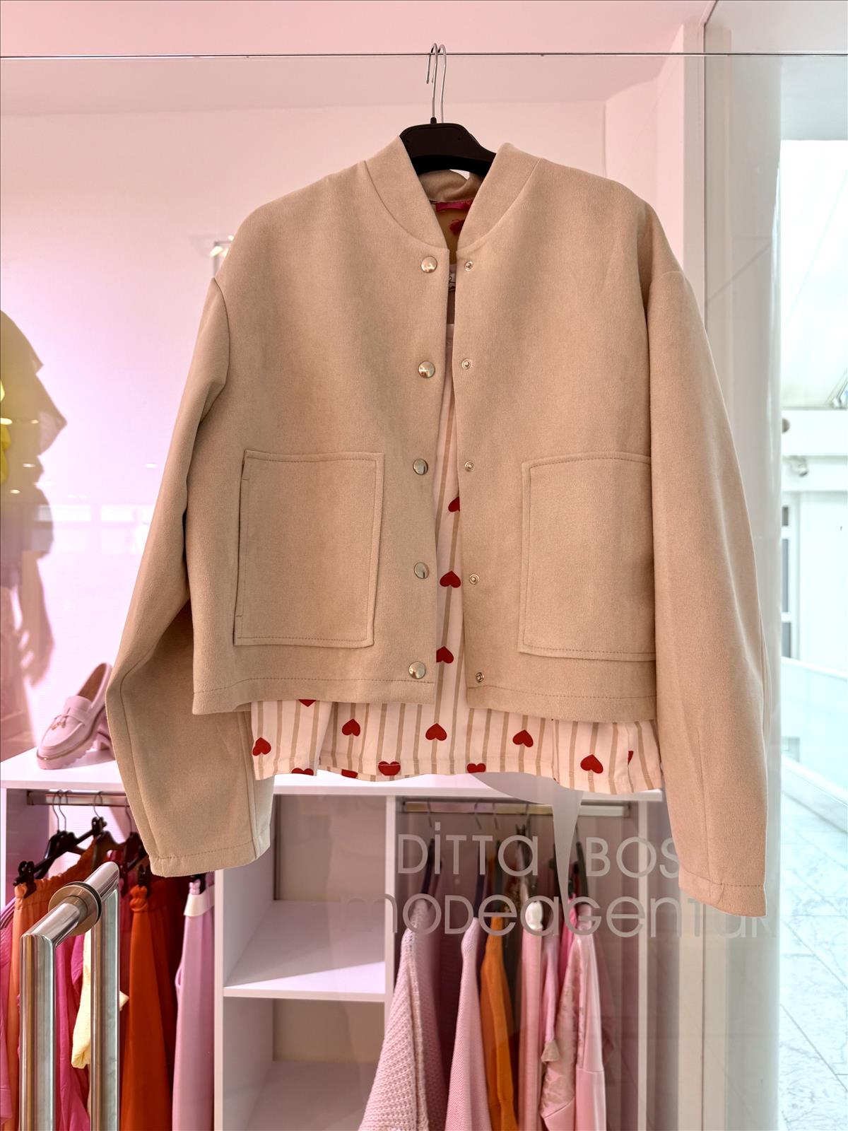 Modeagentur Ditta Boss e. K. - Damenbekleidung
