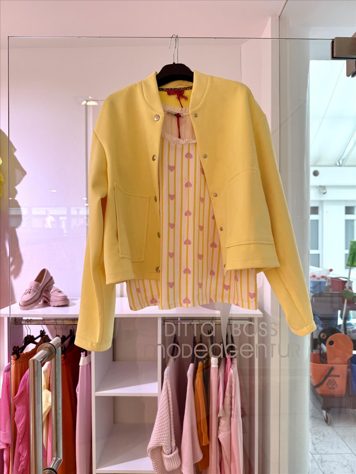 Modeagentur Ditta Boss e. K. - Damenbekleidung