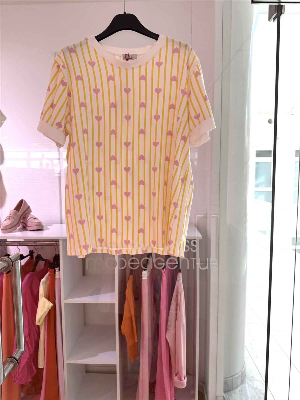Modeagentur Ditta Boss e. K. - Damenbekleidung