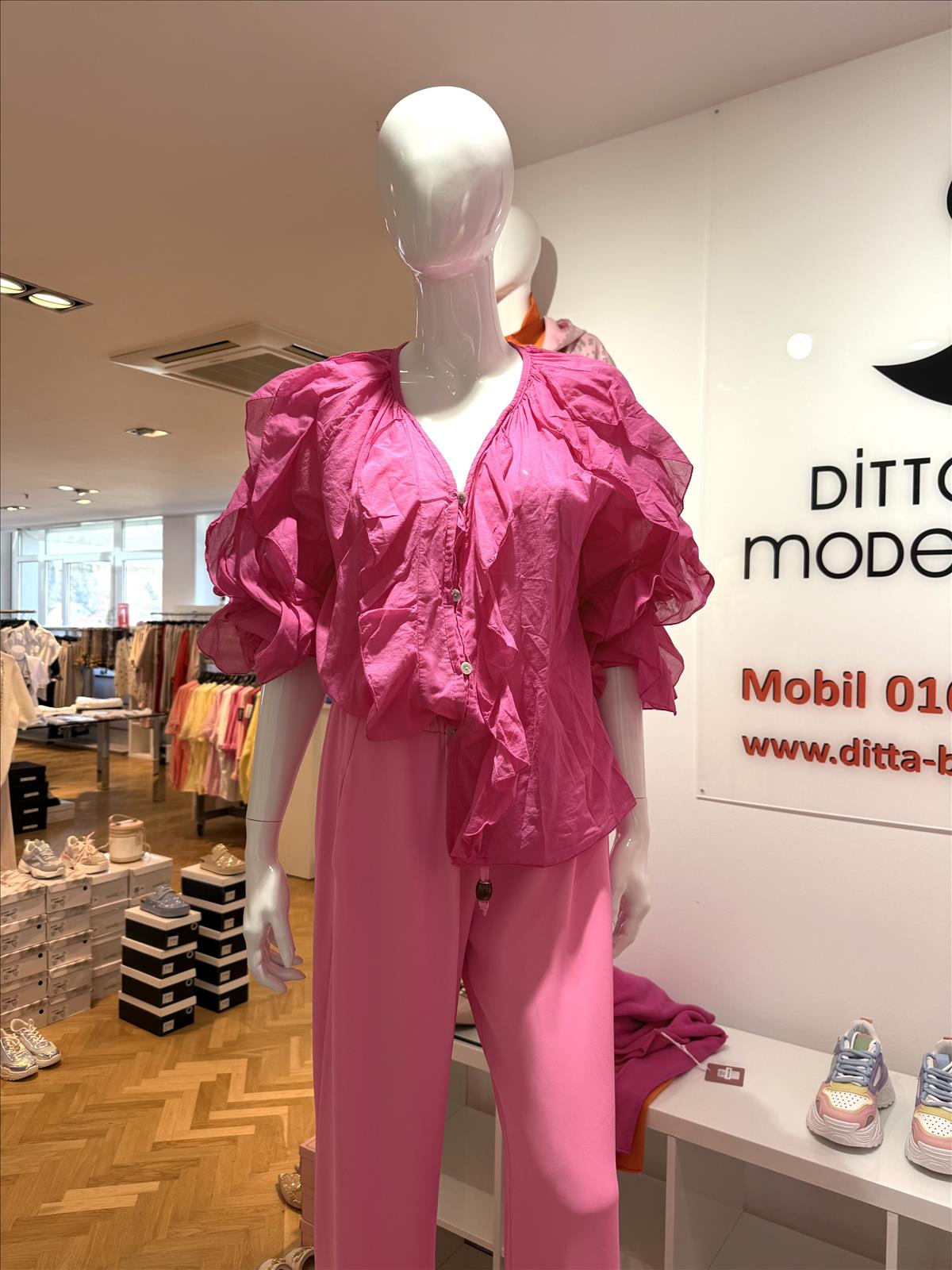 Modeagentur Ditta Boss e. K. - Damenbekleidung