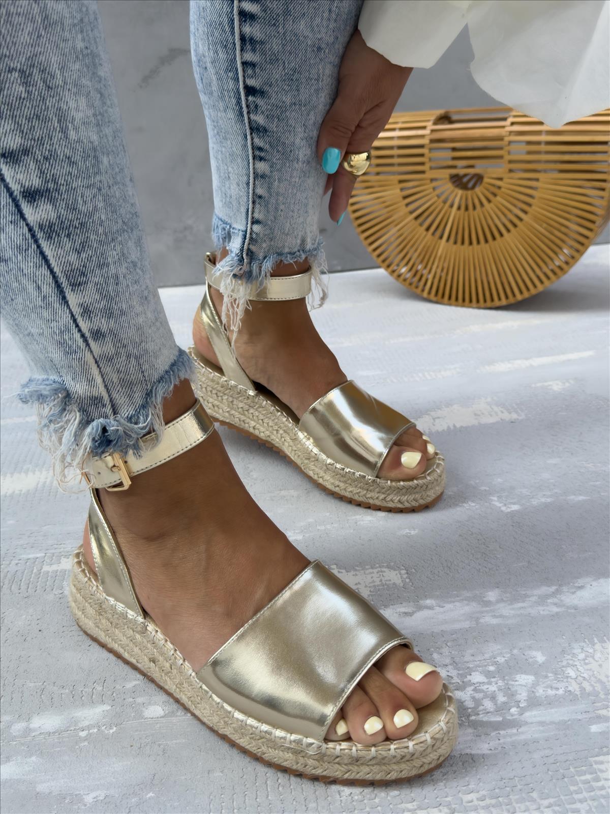 efashion s.r.o. - DOB;Accesoires;Schuhe;Young Fashion - Medvedov