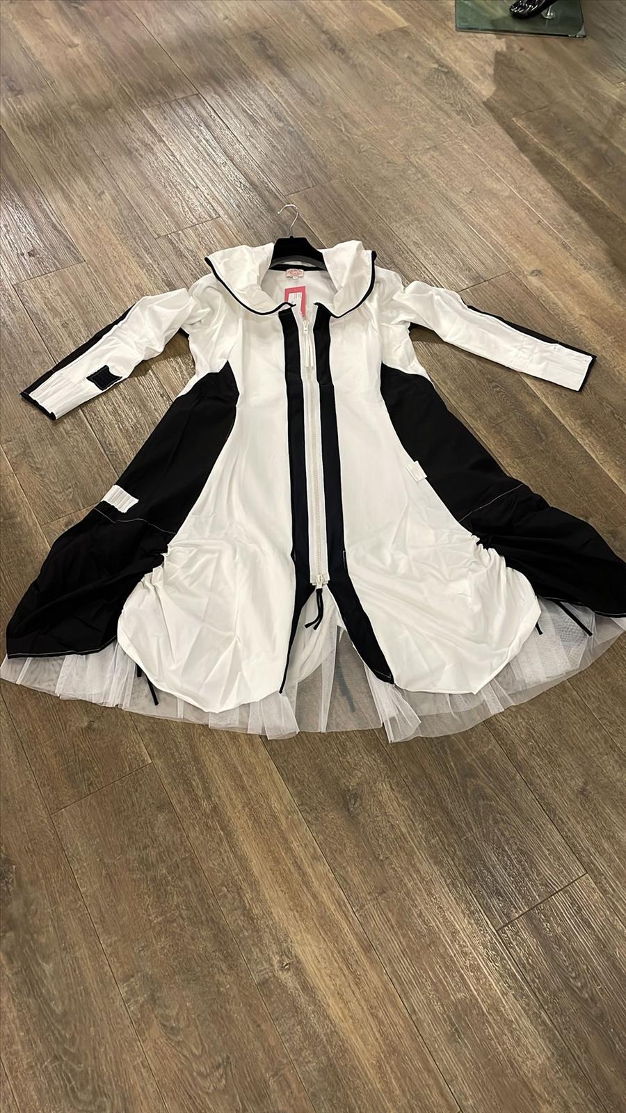 Chalona GmbH - DOB, Accessoires, Große Größen - Jacken, Kleider, Hosen, Blusen, Mäntel, Tuniken, Röcke, Pullover