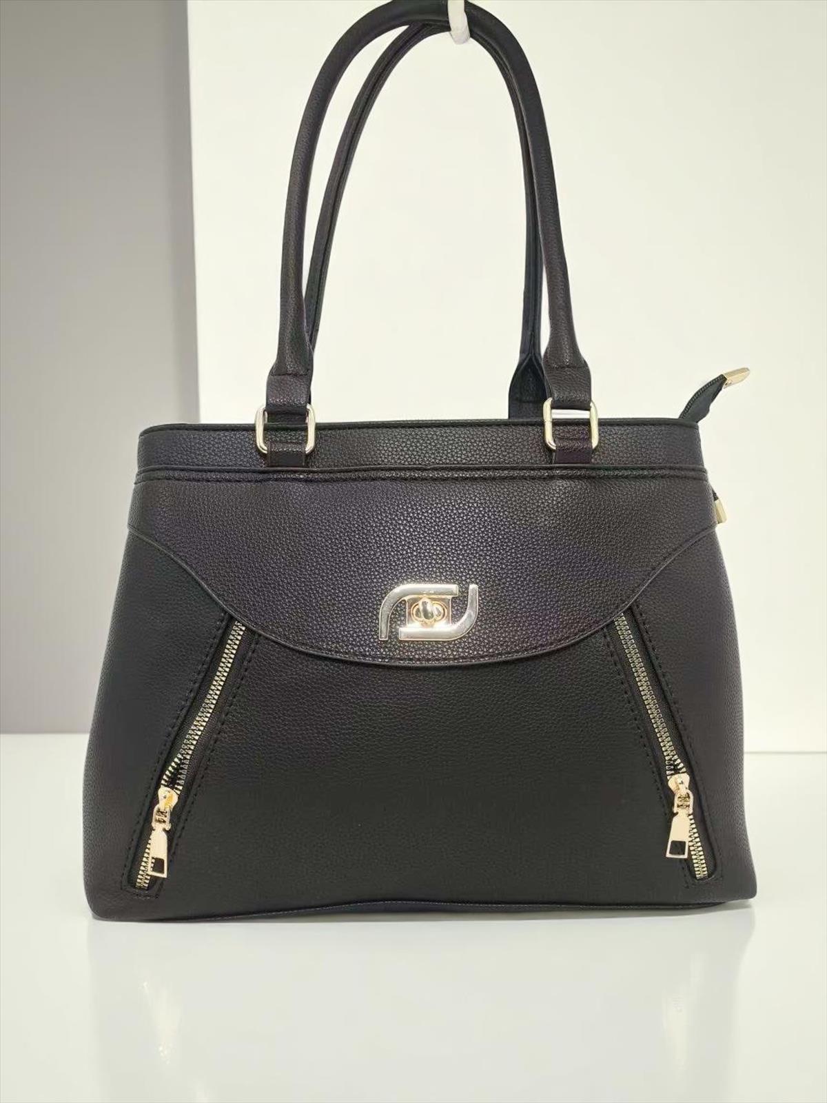 Pulcini GmbH - 2BE - Fashion & Design