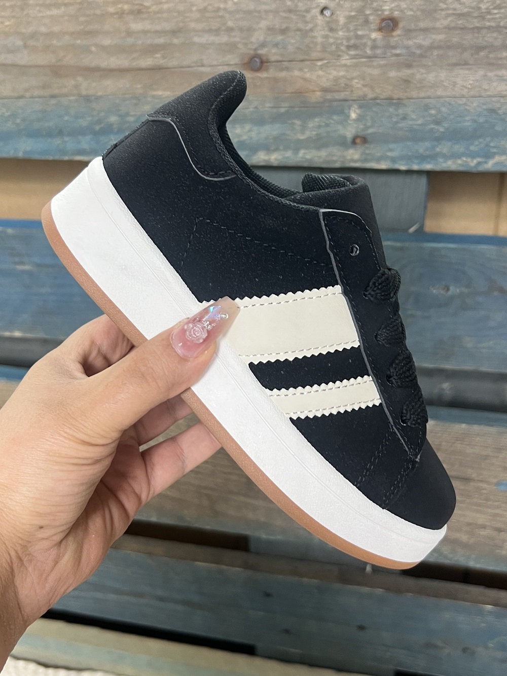 Lujah Shoes (Schuhgrosshandel)