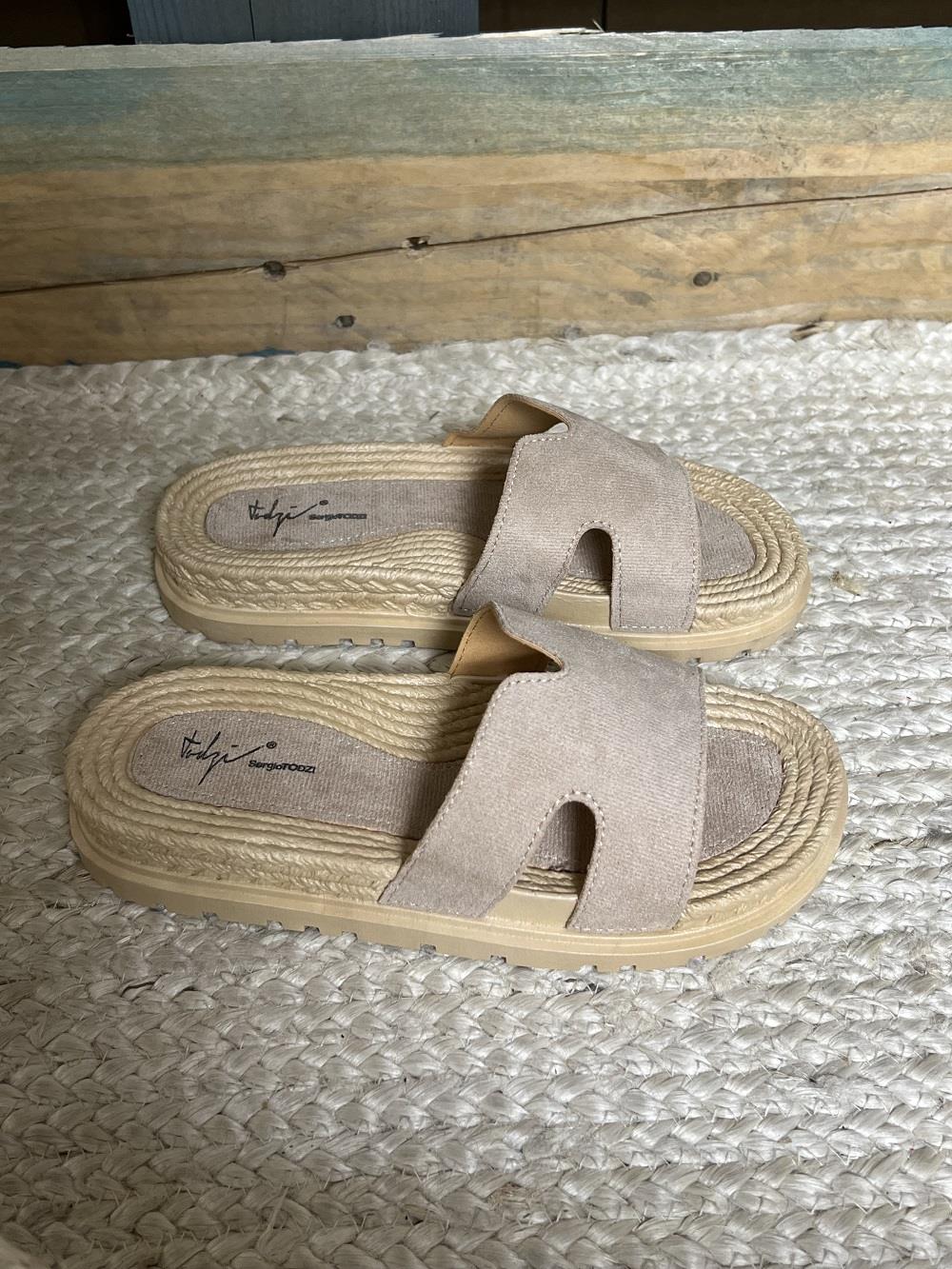 Lujah Shoes (Schuhgrosshandel)