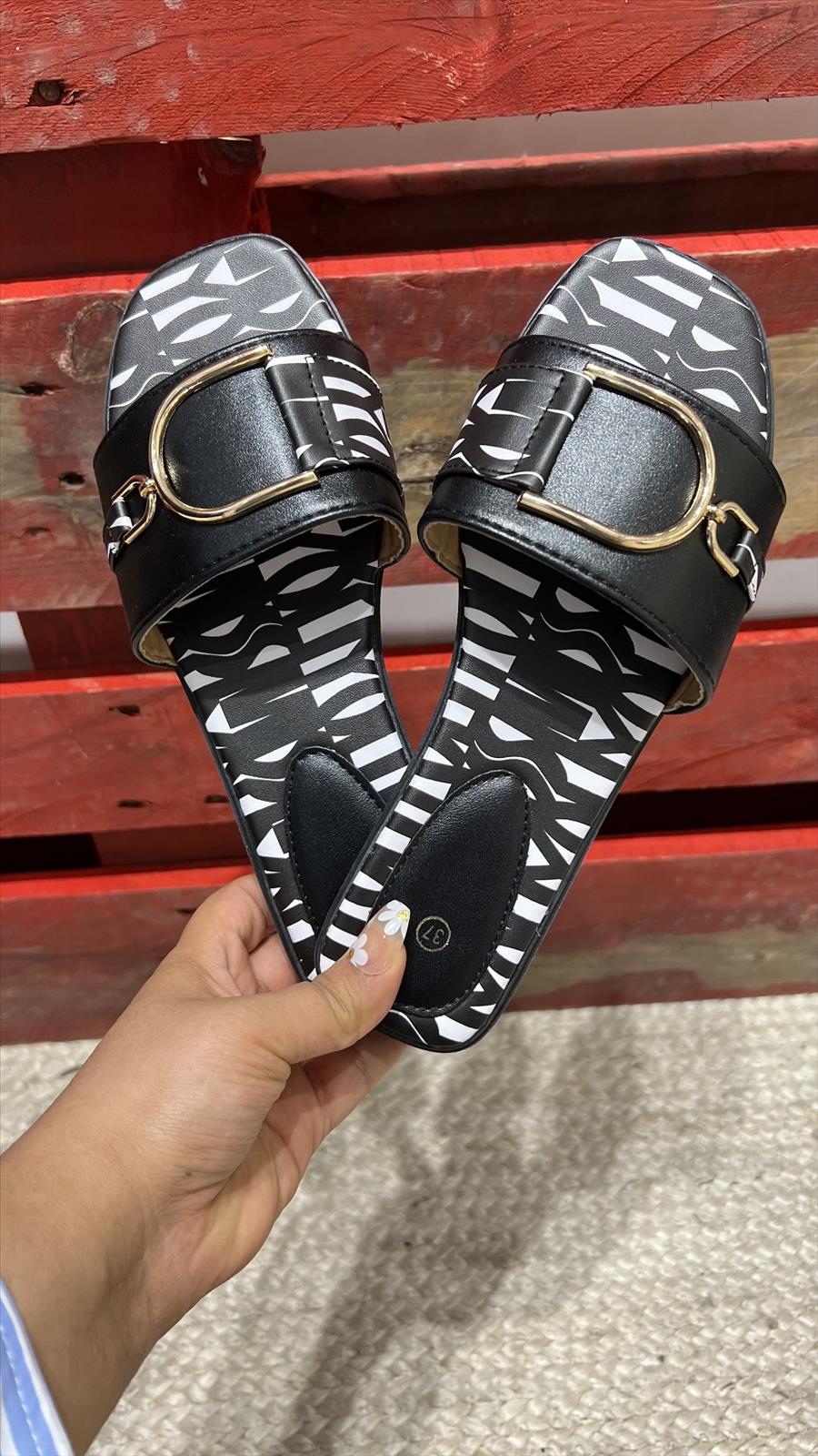 Lujah Shoes (Schuhgrosshandel)