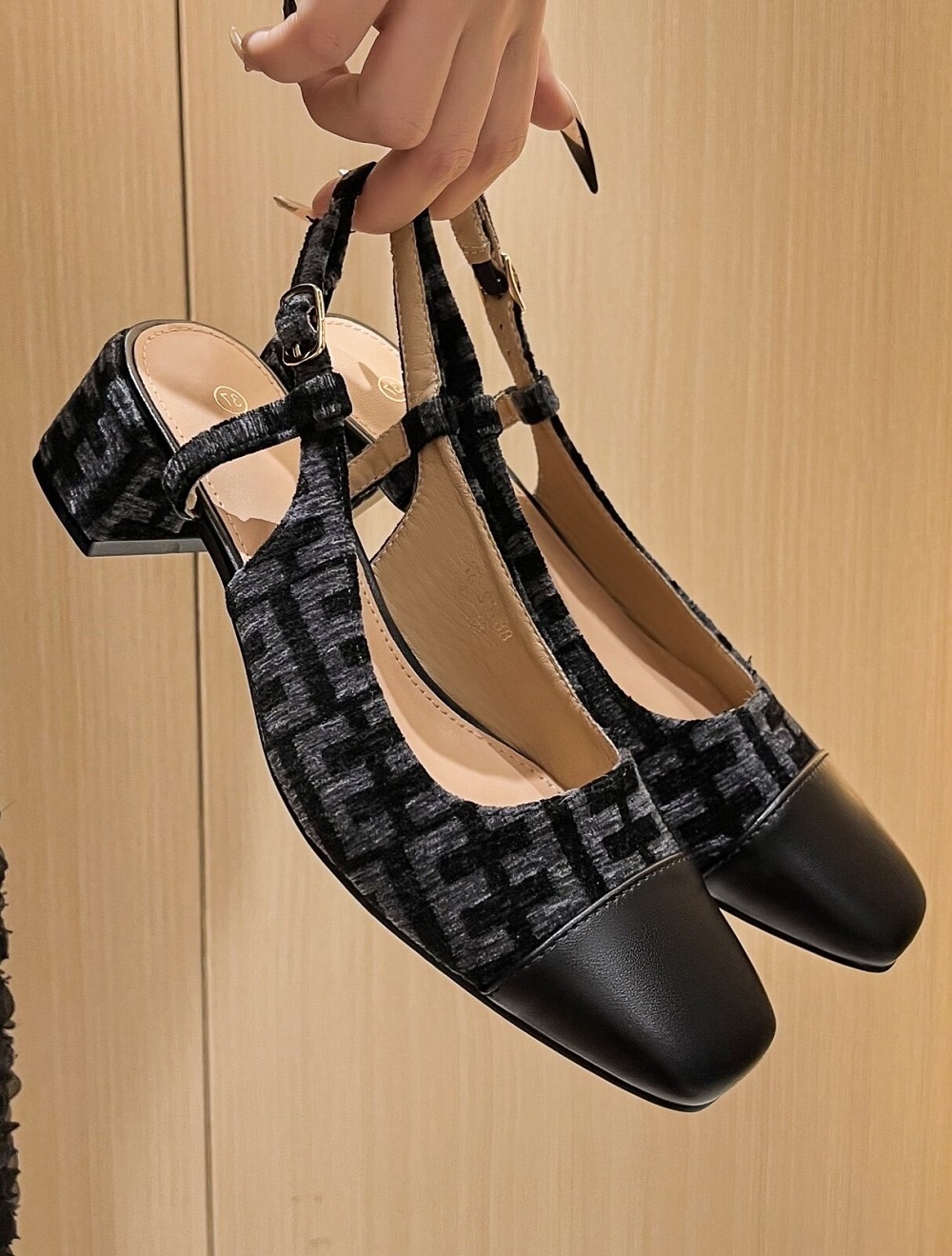 Lujah Shoes (Schuhgrosshandel)