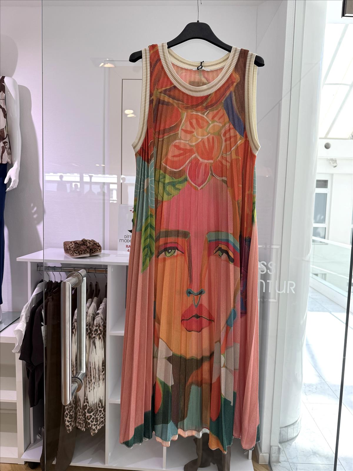 Modeagentur Ditta Boss e. K. - Damenbekleidung