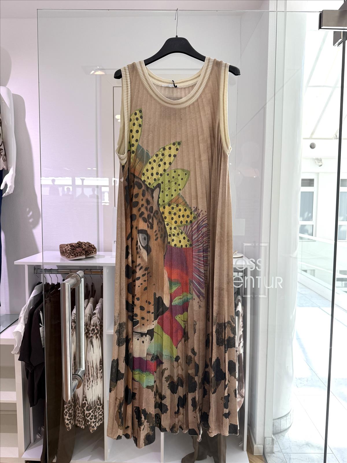 Modeagentur Ditta Boss e. K. - Damenbekleidung