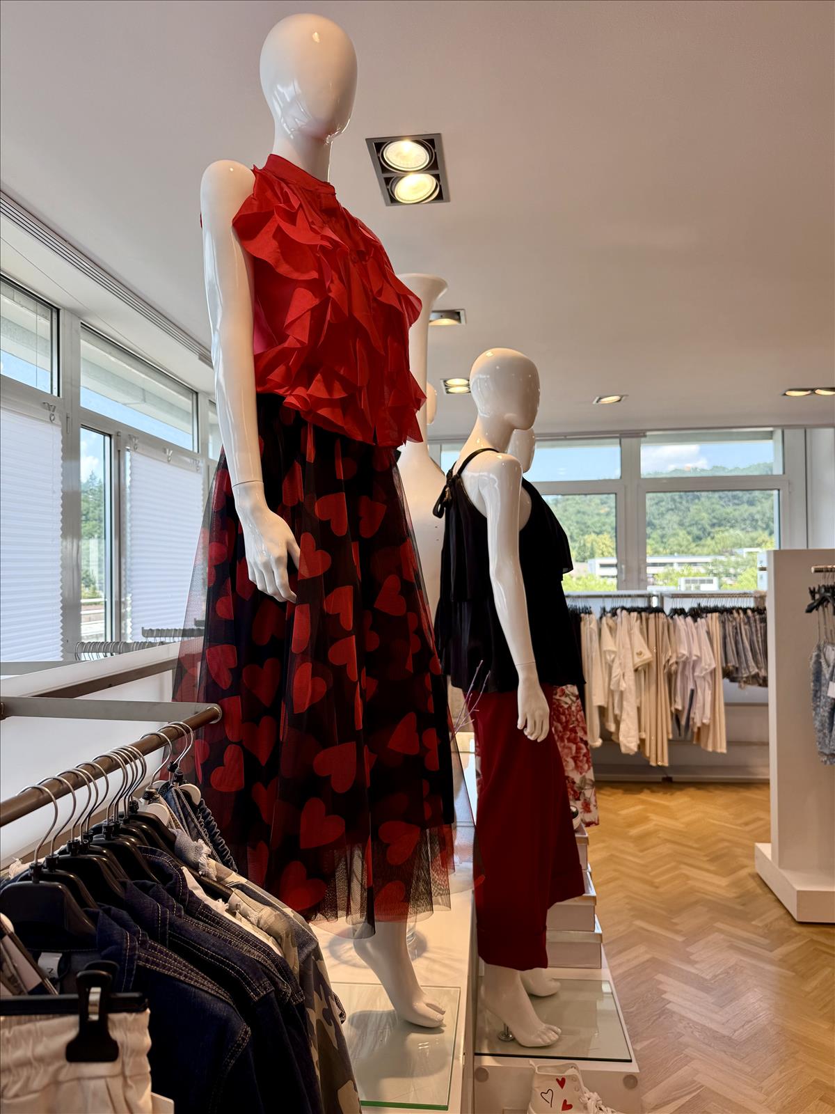Modeagentur Ditta Boss e. K. - Damenbekleidung