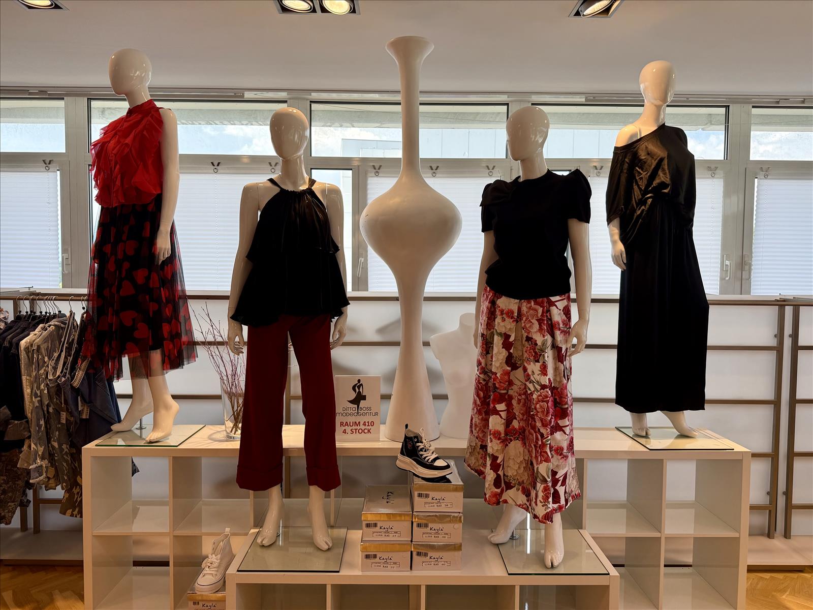 Modeagentur Ditta Boss e. K. - Damenbekleidung