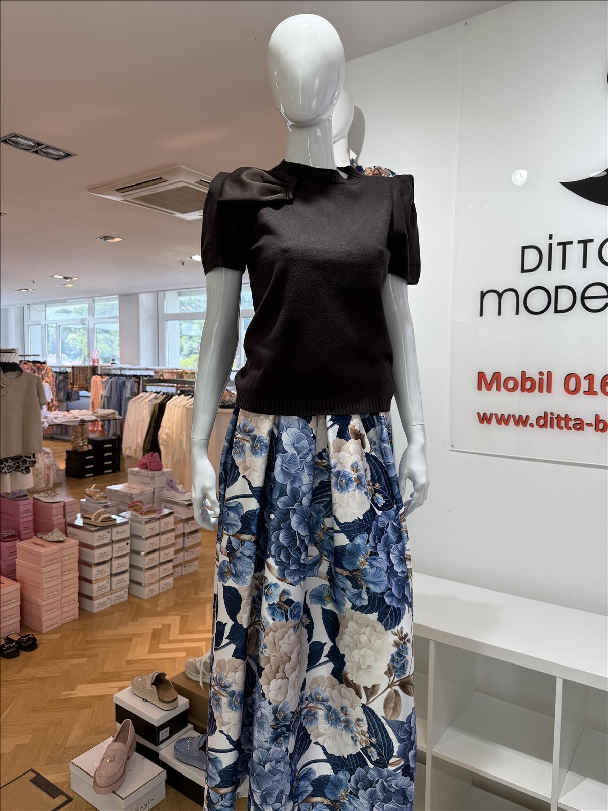 Modeagentur Ditta Boss e. K. - Damenbekleidung