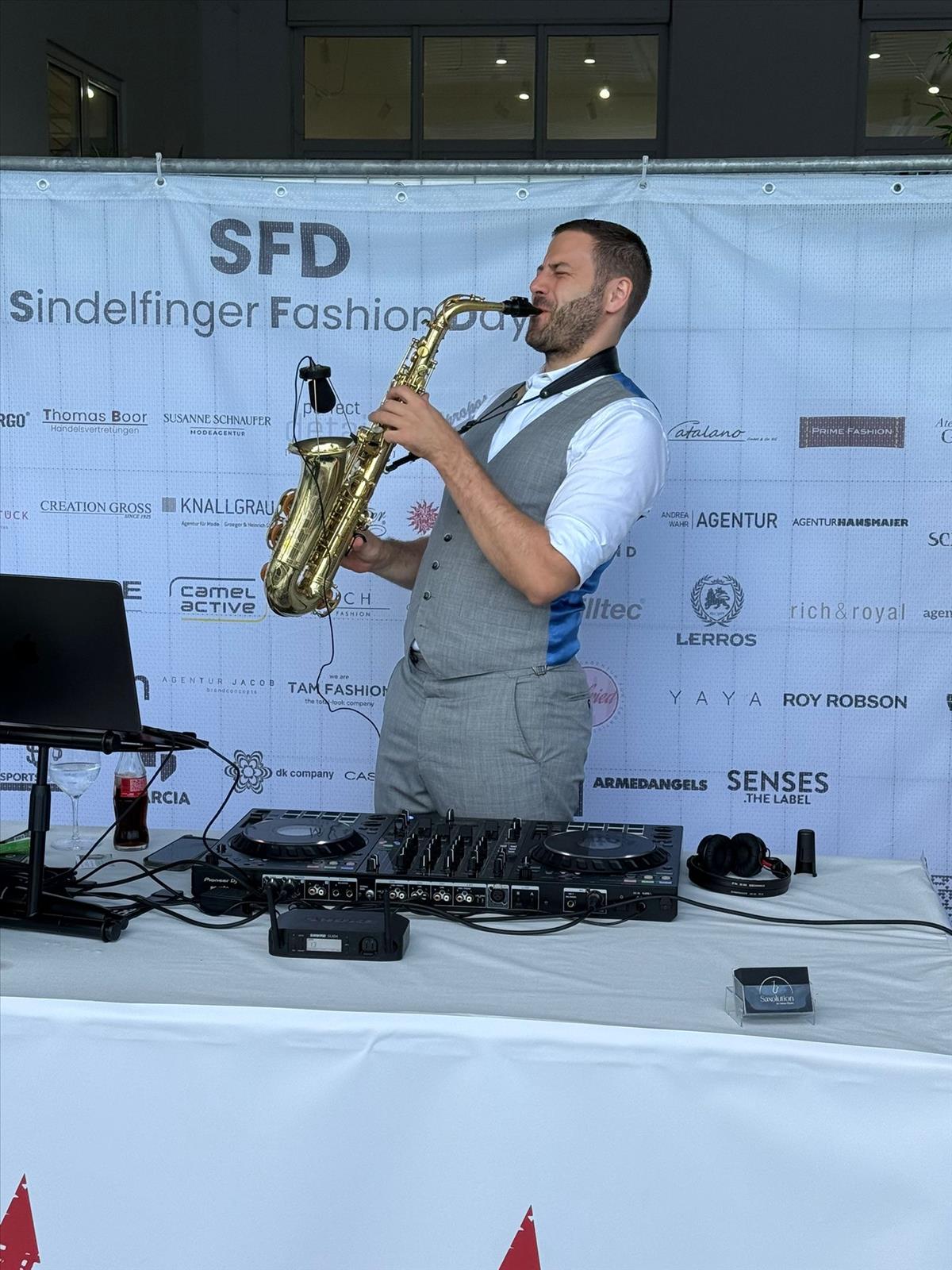 Modeagentur Ditta Boss e. K. - Damenbekleidung