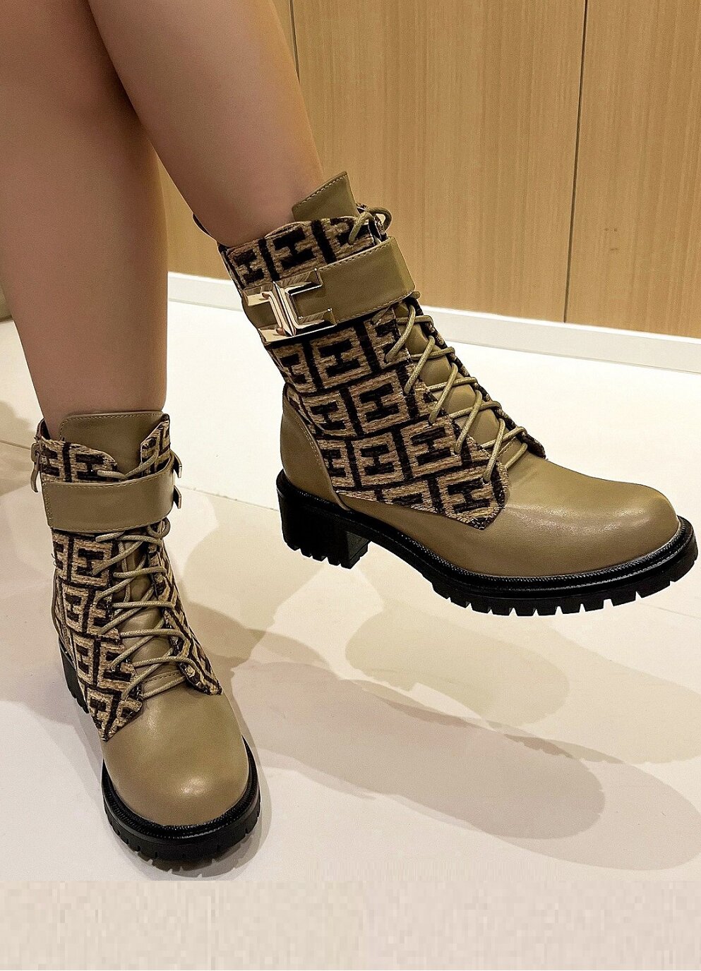 Lujah Shoes (Schuhgrosshandel)