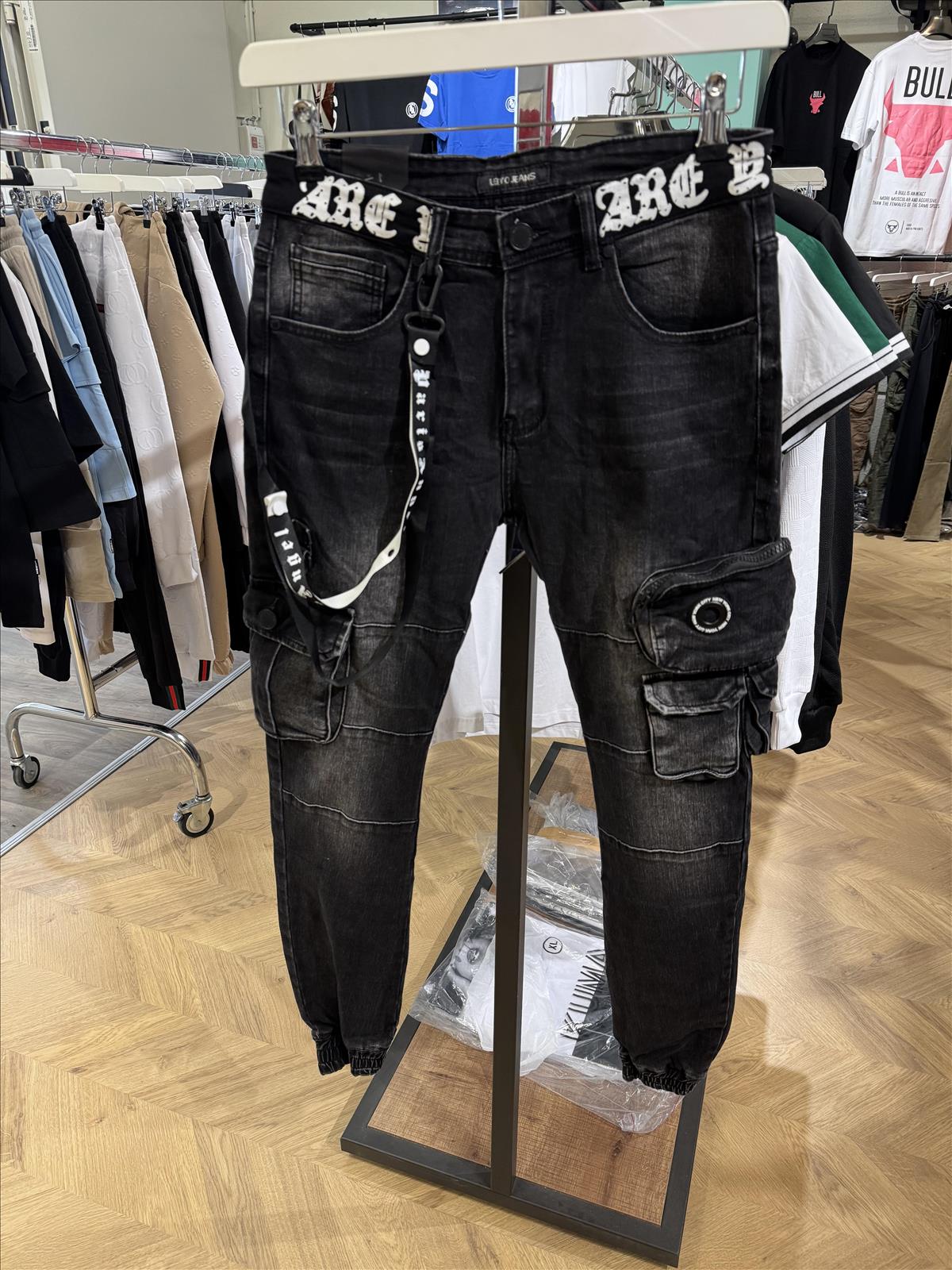 K&M Jeans GmbH - Damen & Herren Fashion