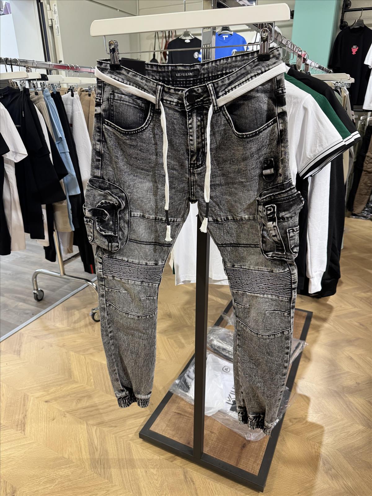 K&M Jeans GmbH - Damen & Herren Fashion