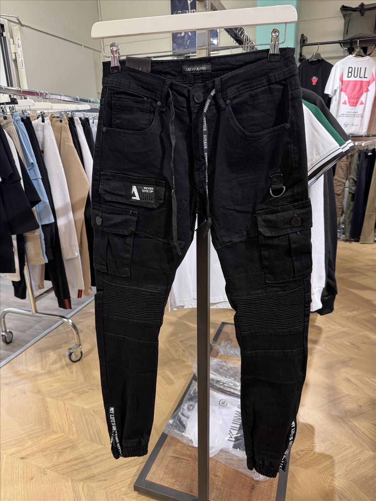 K&M Jeans GmbH - Damen & Herren Fashion