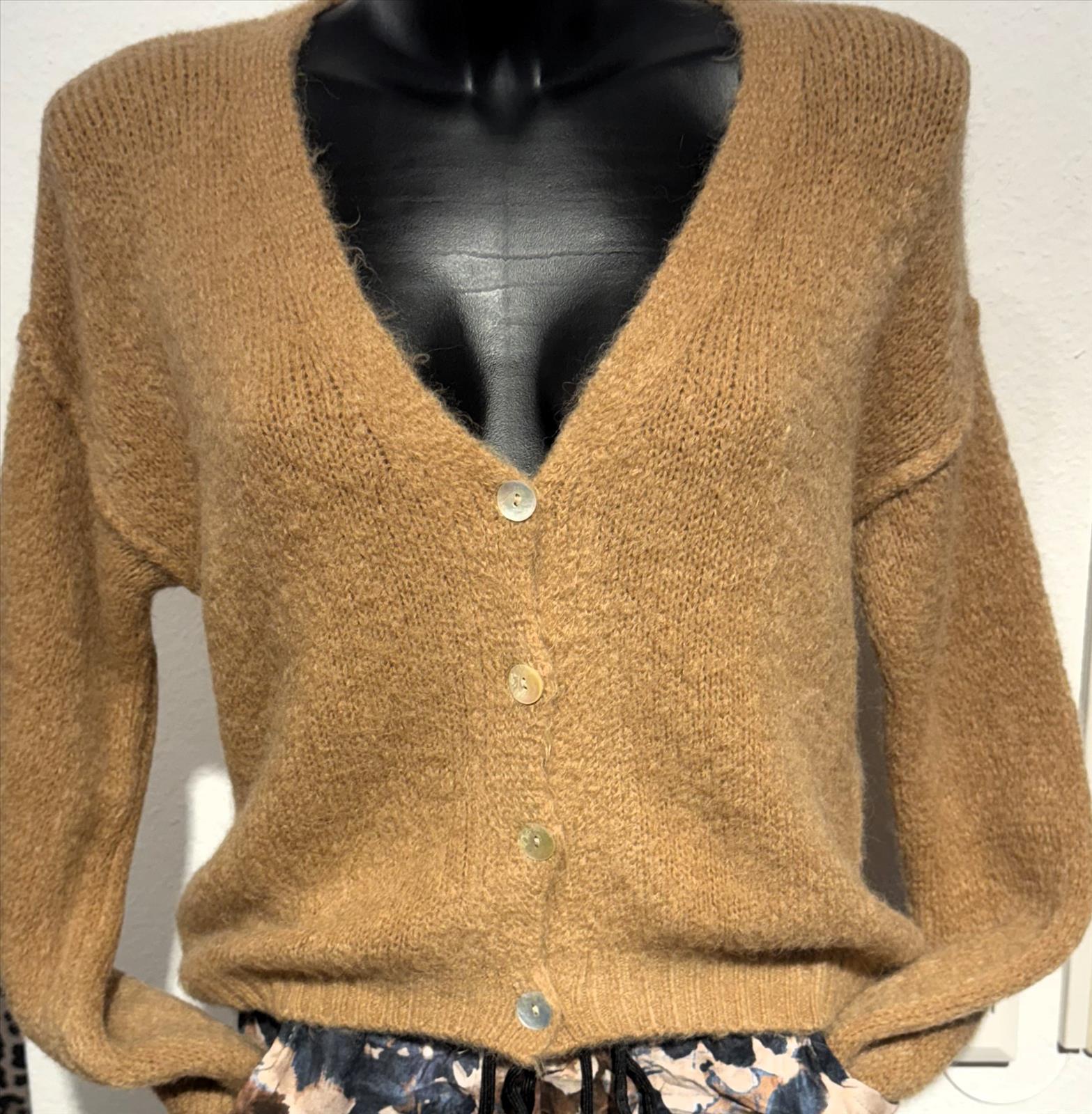 LB new fashion GmbH & Co KG - DOB, Accessoires, Young Fashion, Big Sizes - Eschborn