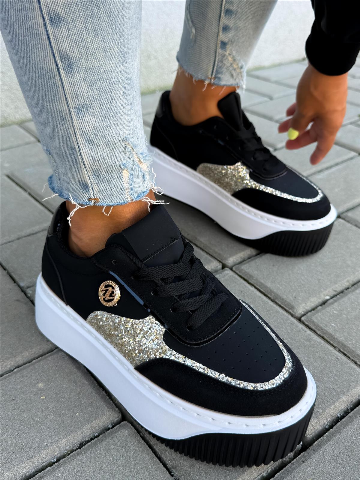 efashion s.r.o. - DOB;Accesoires;Schuhe;Young Fashion - Medvedov