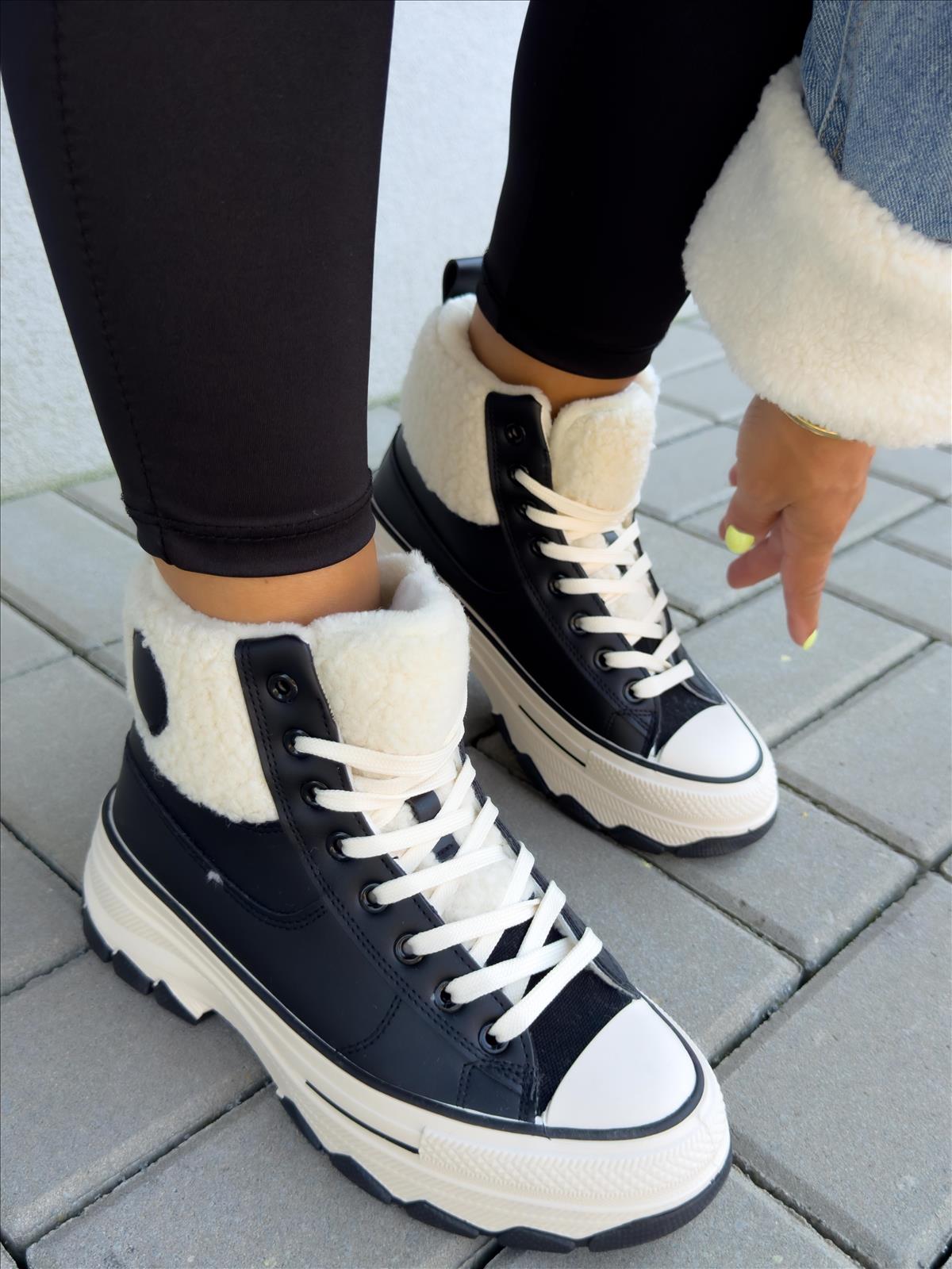 efashion s.r.o. - DOB;Accesoires;Schuhe;Young Fashion - Medvedov