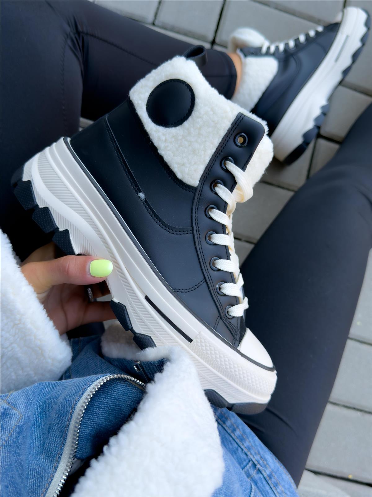 efashion s.r.o. - DOB;Accesoires;Schuhe;Young Fashion - Medvedov