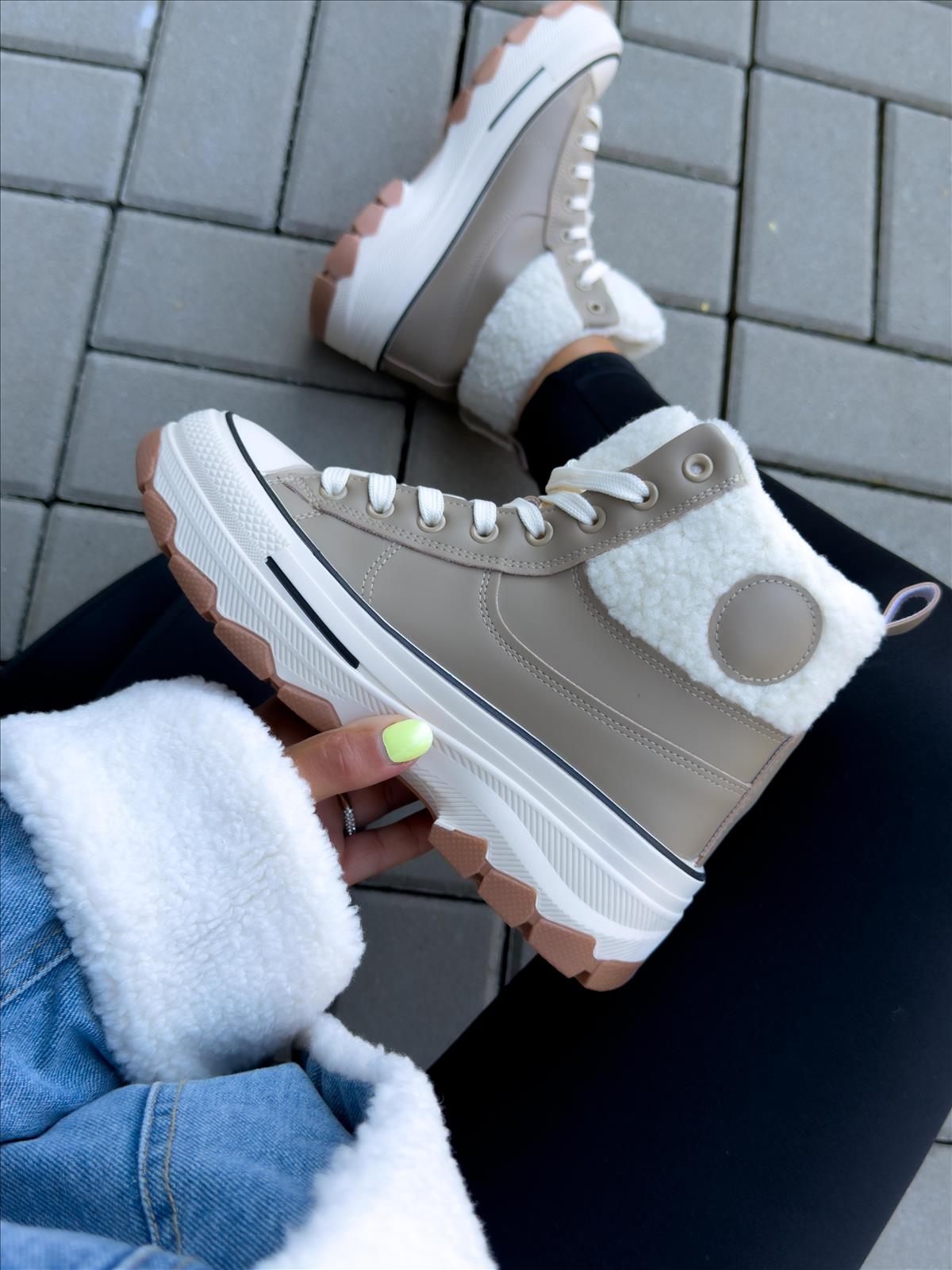 efashion s.r.o. - DOB;Accesoires;Schuhe;Young Fashion - Medvedov