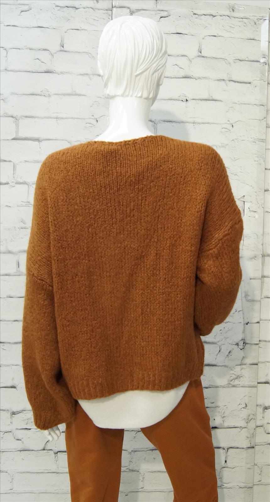 Bhatti Mode GmbH - Young fashion, DOB - Blusen, Hosen Jacken, Jeans, Kleider, Pullover etc.