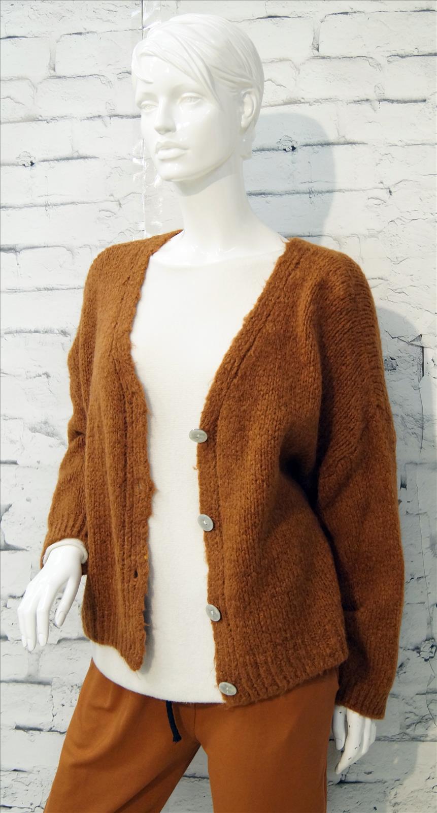 Bhatti Mode GmbH - Young fashion, DOB - Blusen, Hosen Jacken, Jeans, Kleider, Pullover etc.