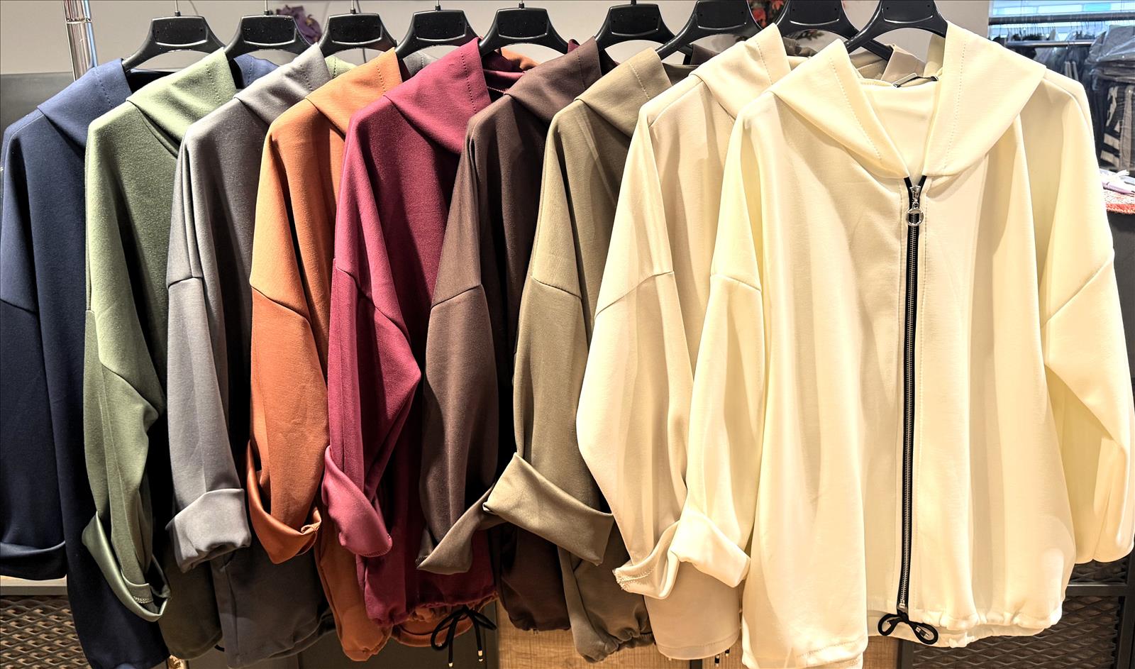 LB new fashion GmbH & Co KG - DOB, Accessoires, Young Fashion, Big Sizes - Eschborn