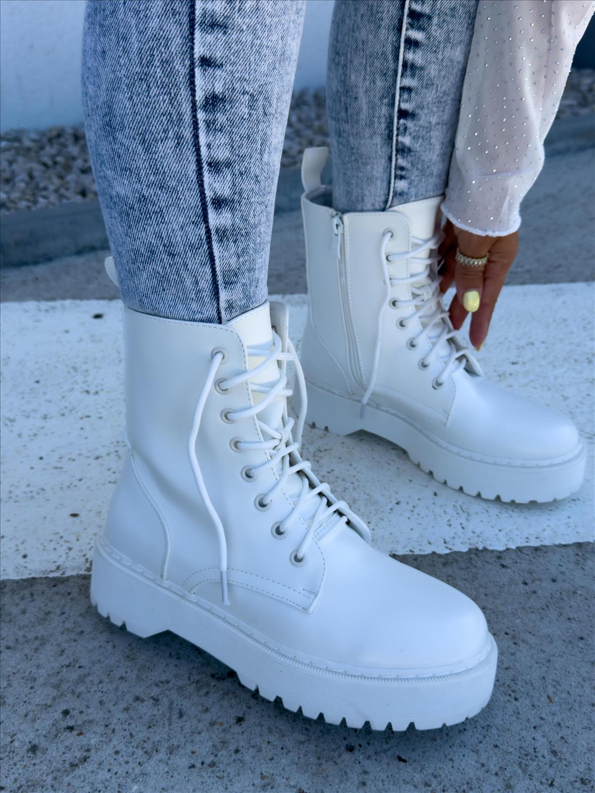 efashion s.r.o. - DOB;Accesoires;Schuhe;Young Fashion - Medvedov