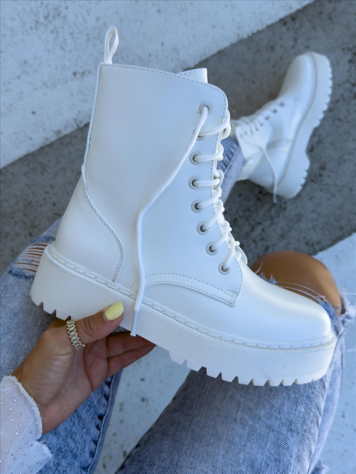 efashion s.r.o. - DOB;Accesoires;Schuhe;Young Fashion - Medvedov