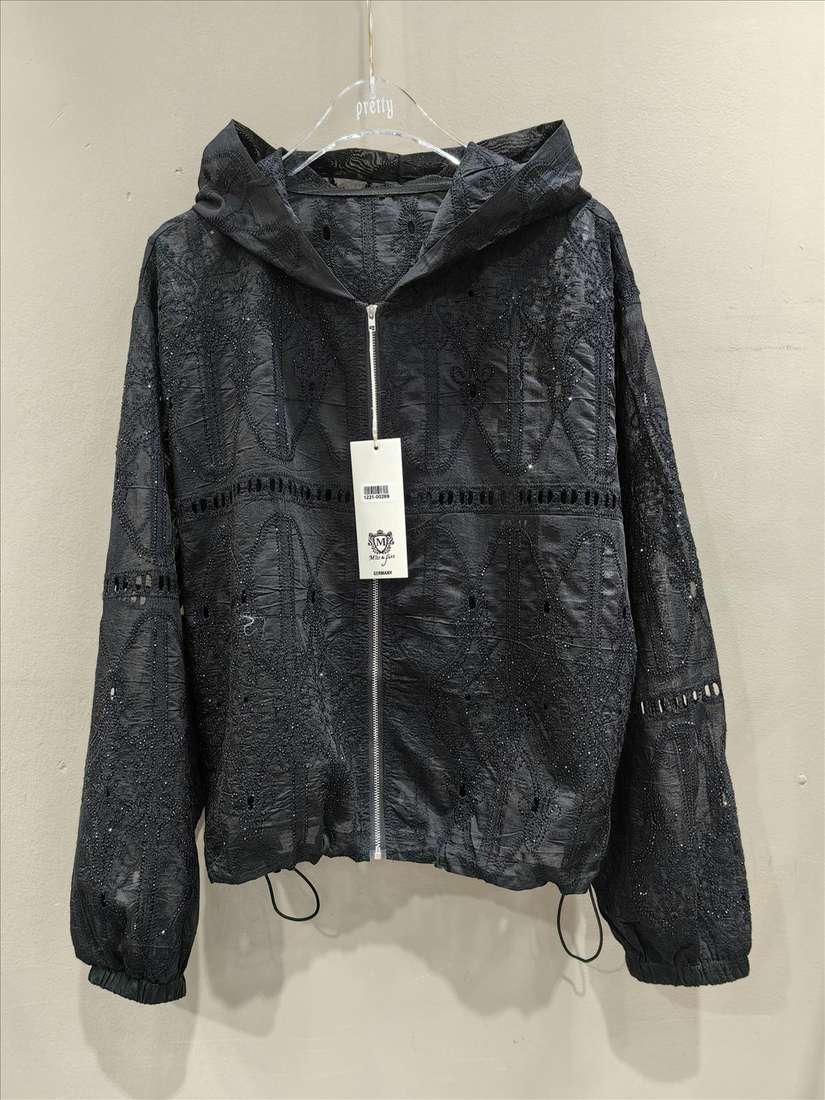 Miss Furs GmbH - MISS FURS Damenmode - Accessoires, Sportswear, Jeans, Tops, Bags